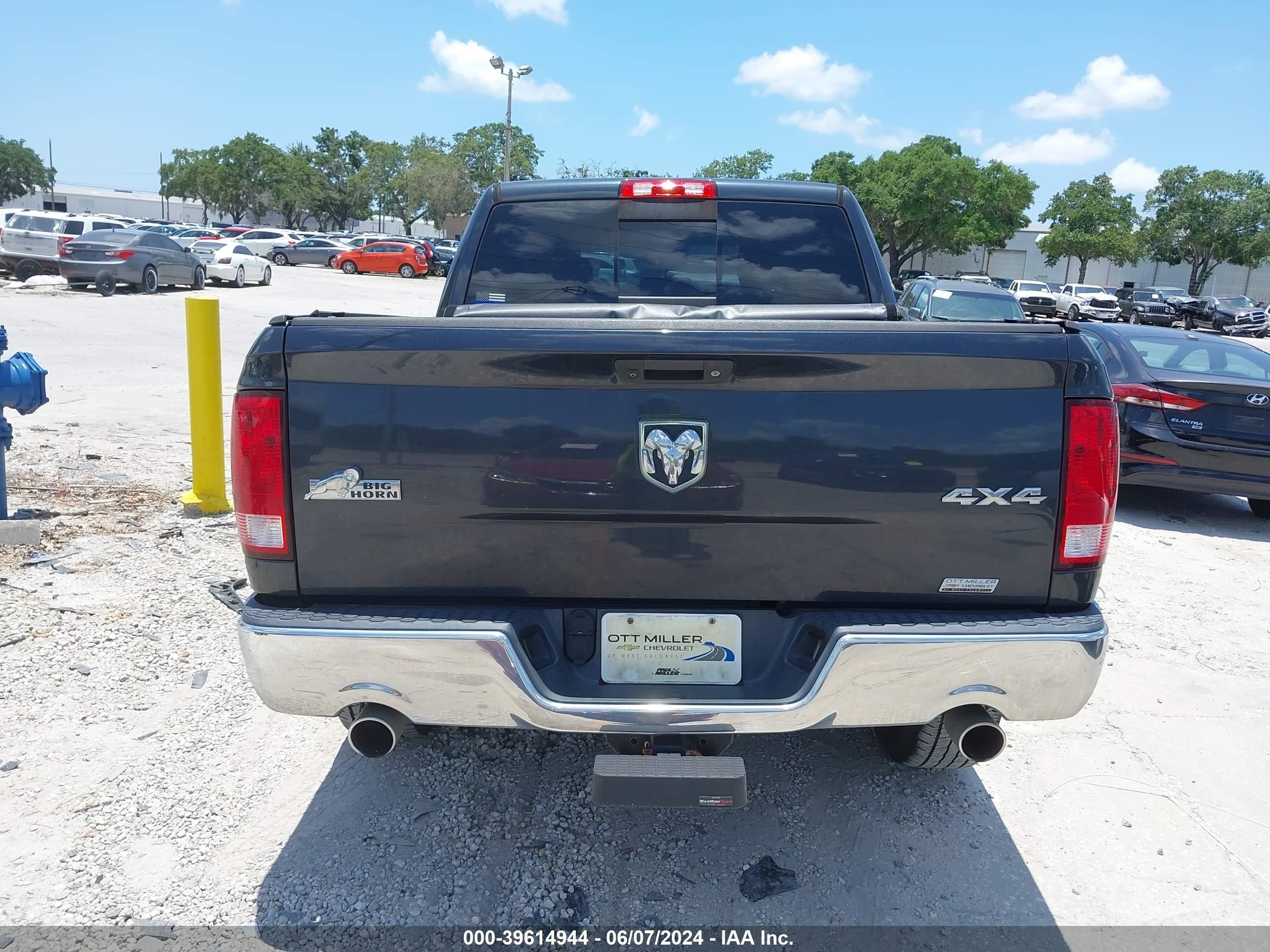 2015 Ram 1500 Big Horn vin: 3C6RR7LT9FG641364