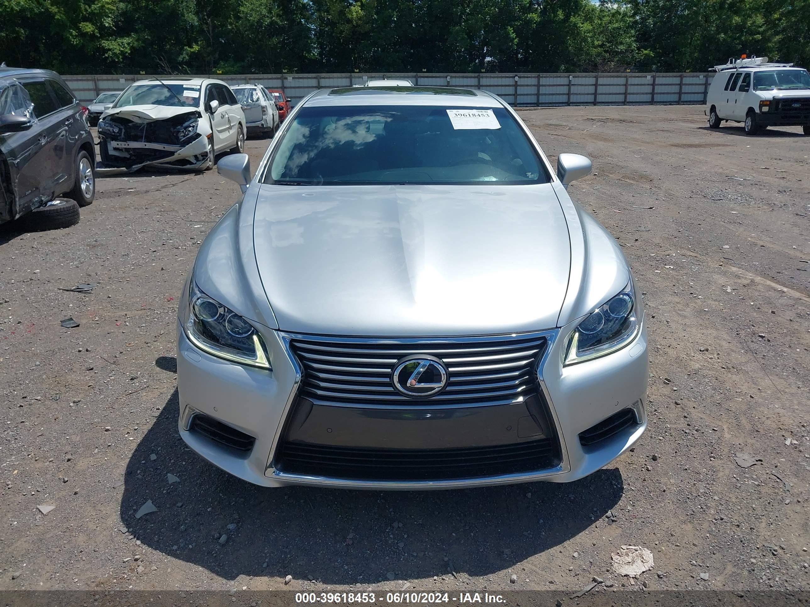 2016 Lexus Ls 460 vin: JTHBL5EF5G5139157