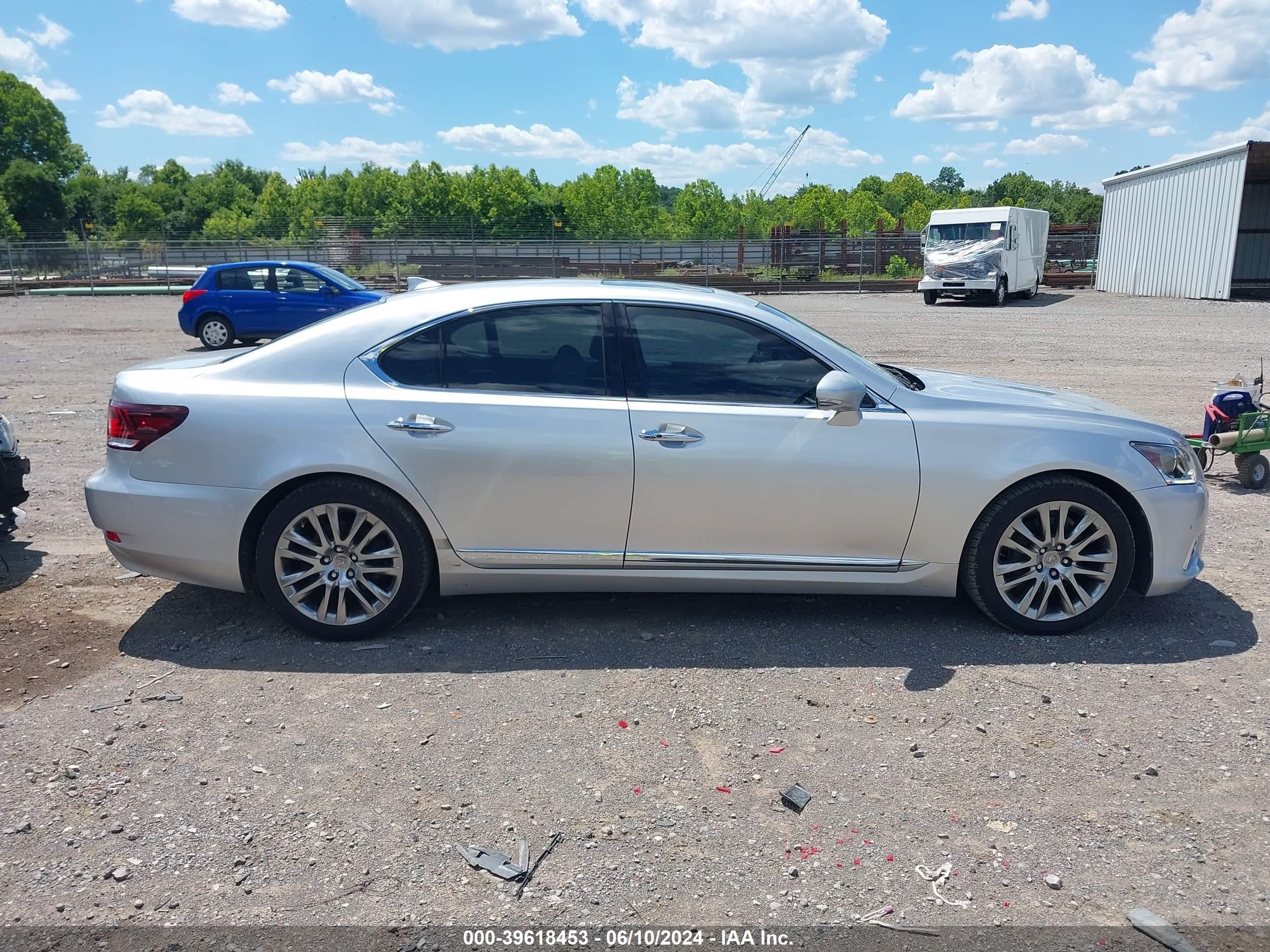 2016 Lexus Ls 460 vin: JTHBL5EF5G5139157