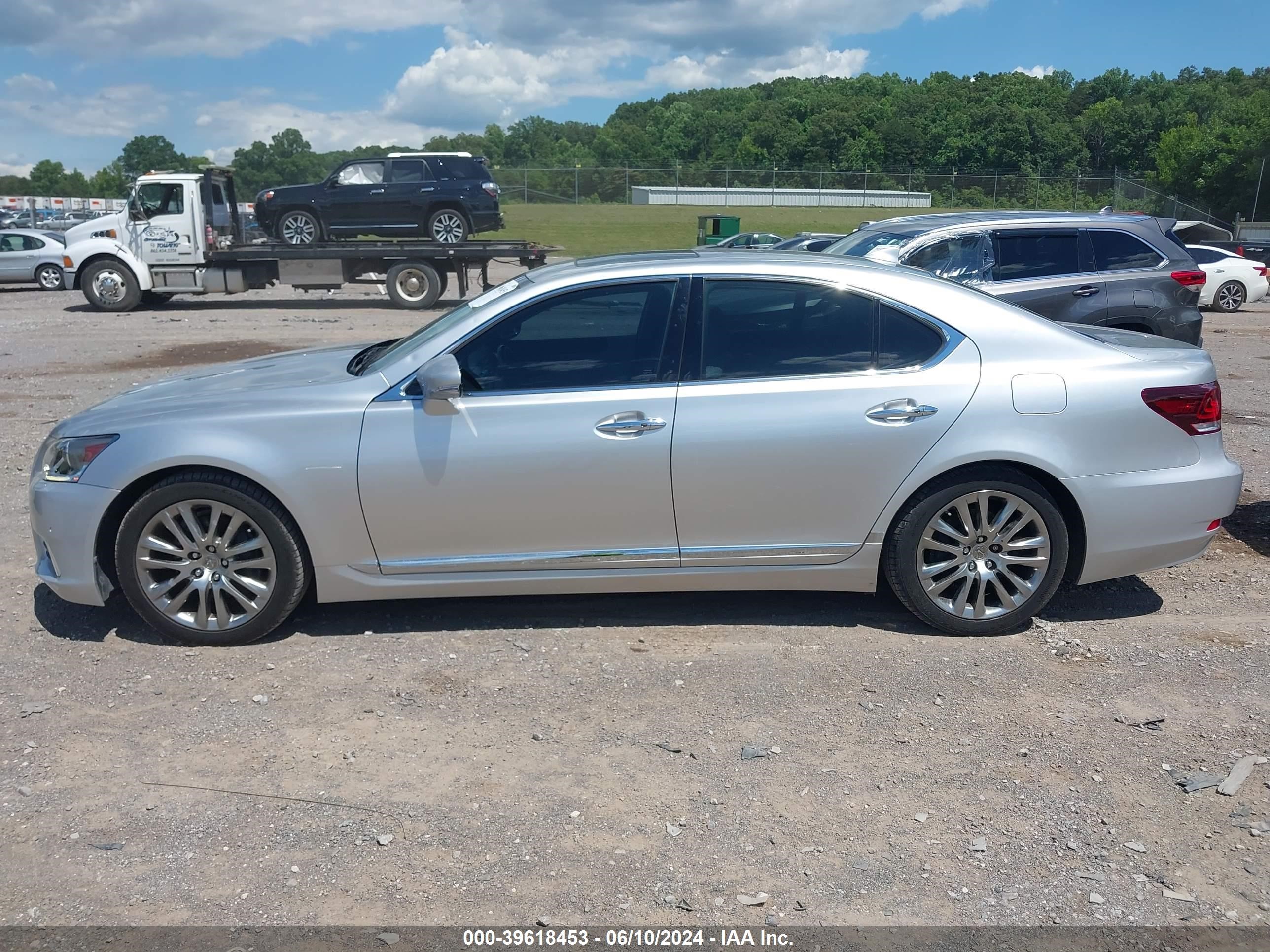 2016 Lexus Ls 460 vin: JTHBL5EF5G5139157