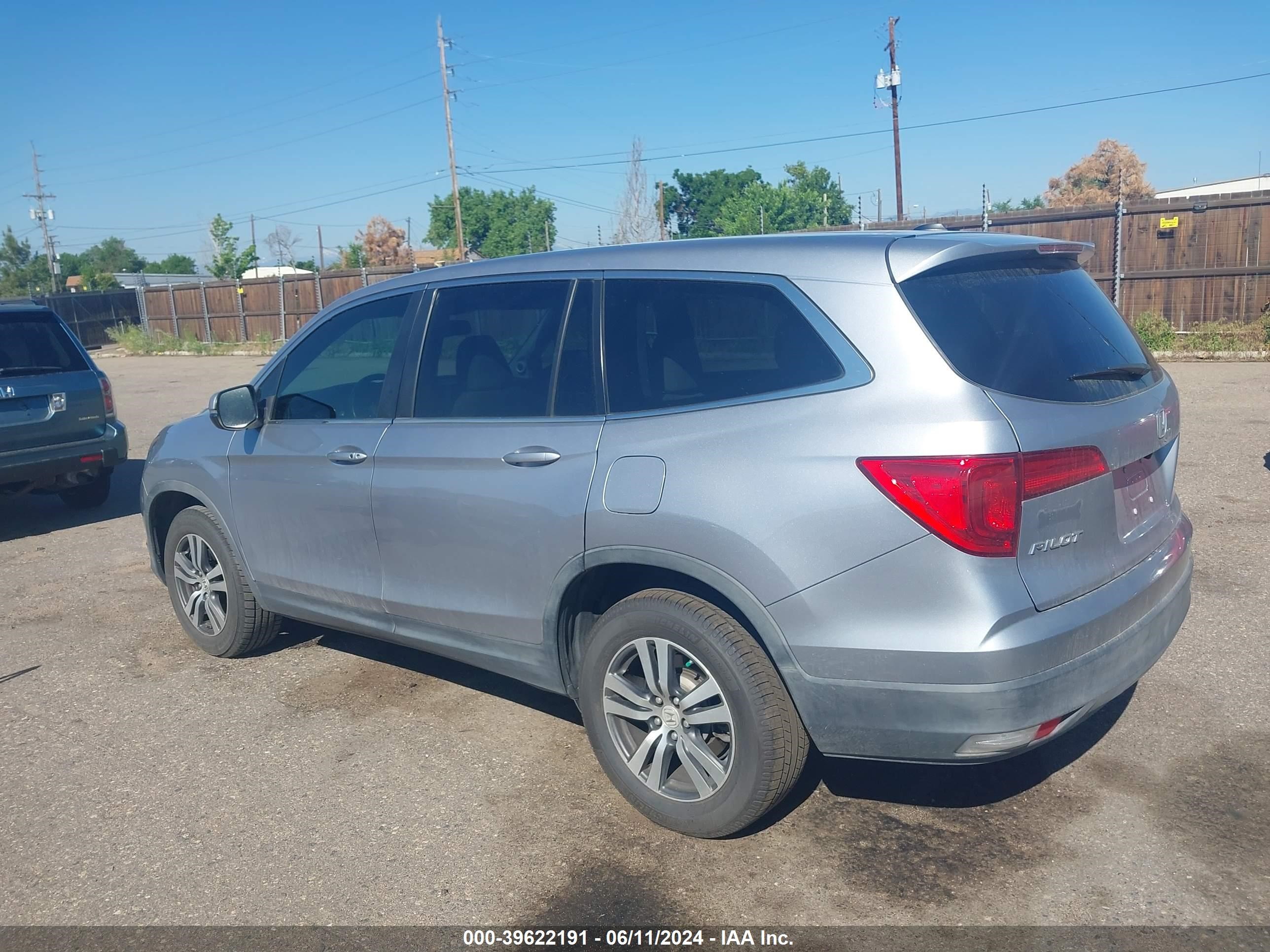 2016 Honda Pilot Ex-L vin: 5FNYF6H58GB020819