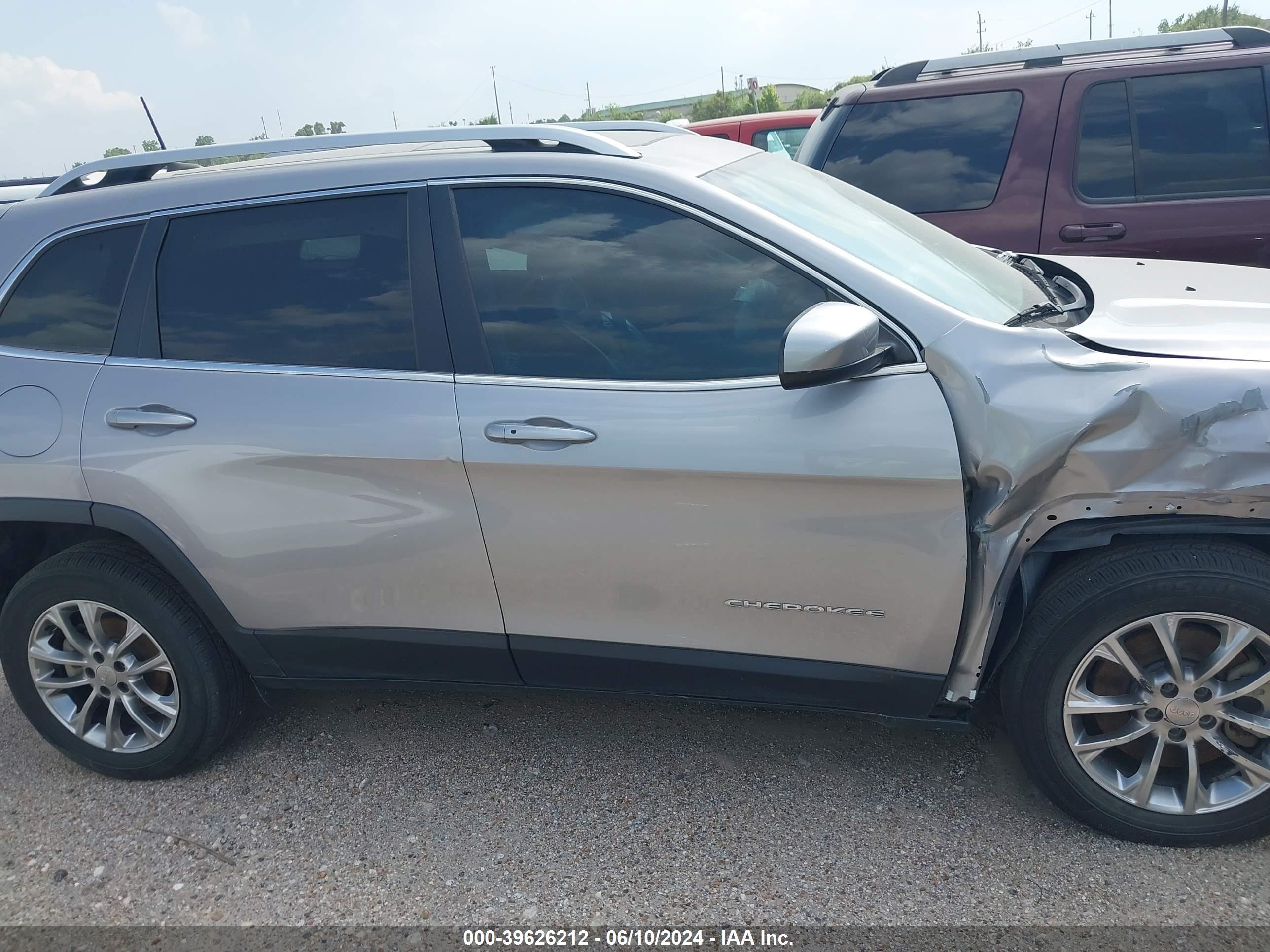 2019 Jeep Cherokee Latitude Plus Fwd vin: 1C4PJLLB5KD128613