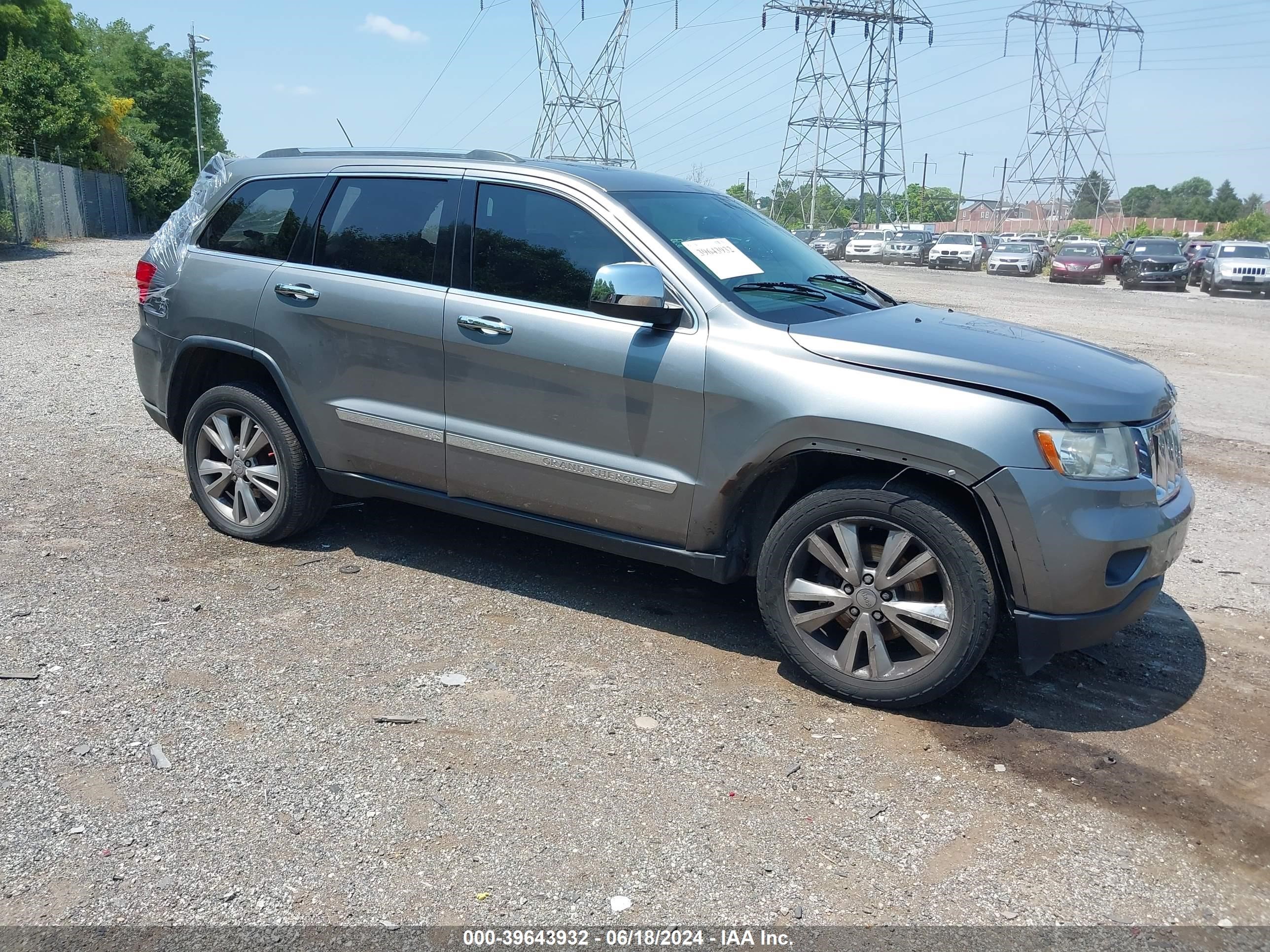 2013 Jeep Grand Cherokee Laredo vin: 1C4RJFAG2DC607542