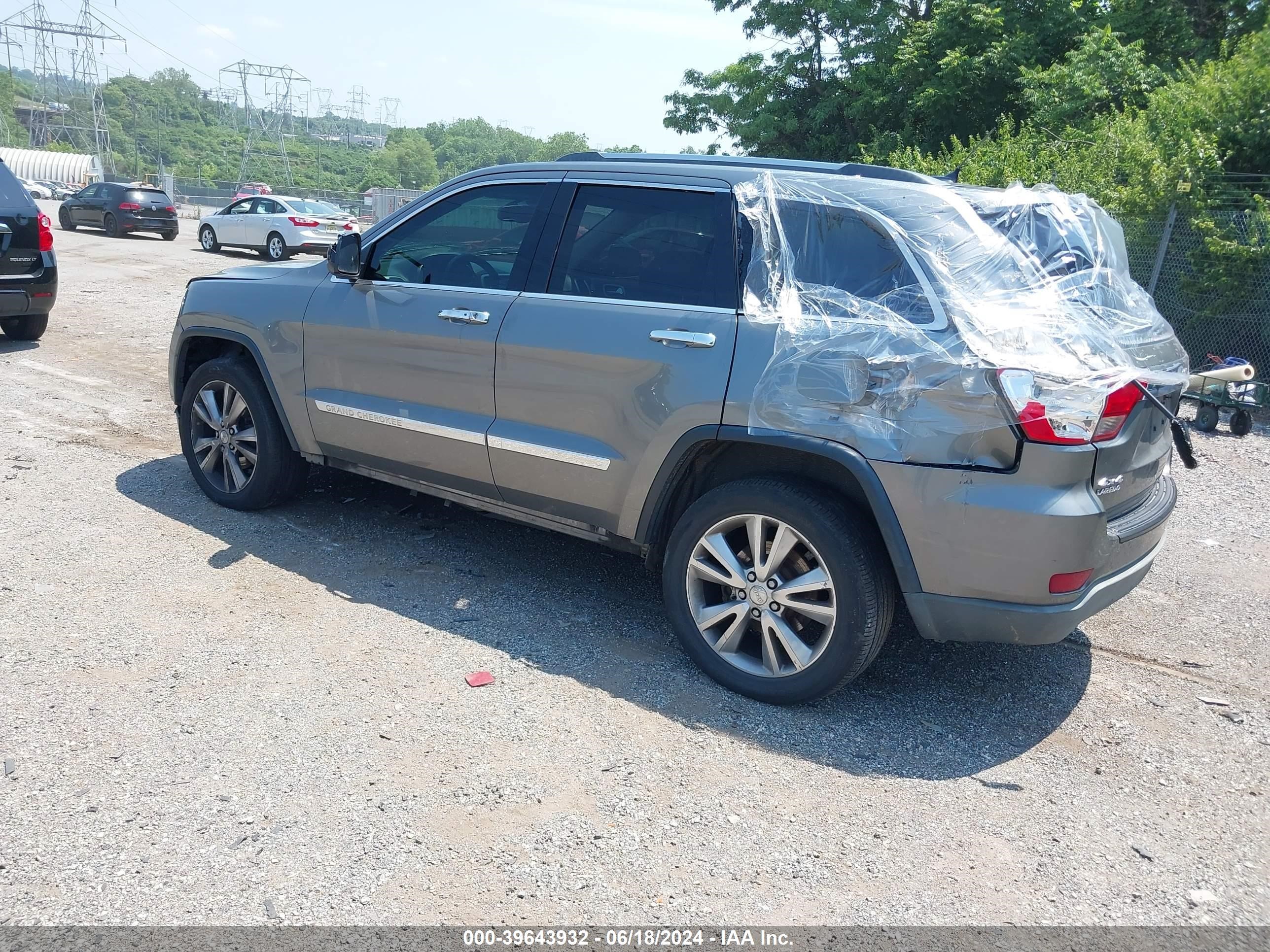 2013 Jeep Grand Cherokee Laredo vin: 1C4RJFAG2DC607542