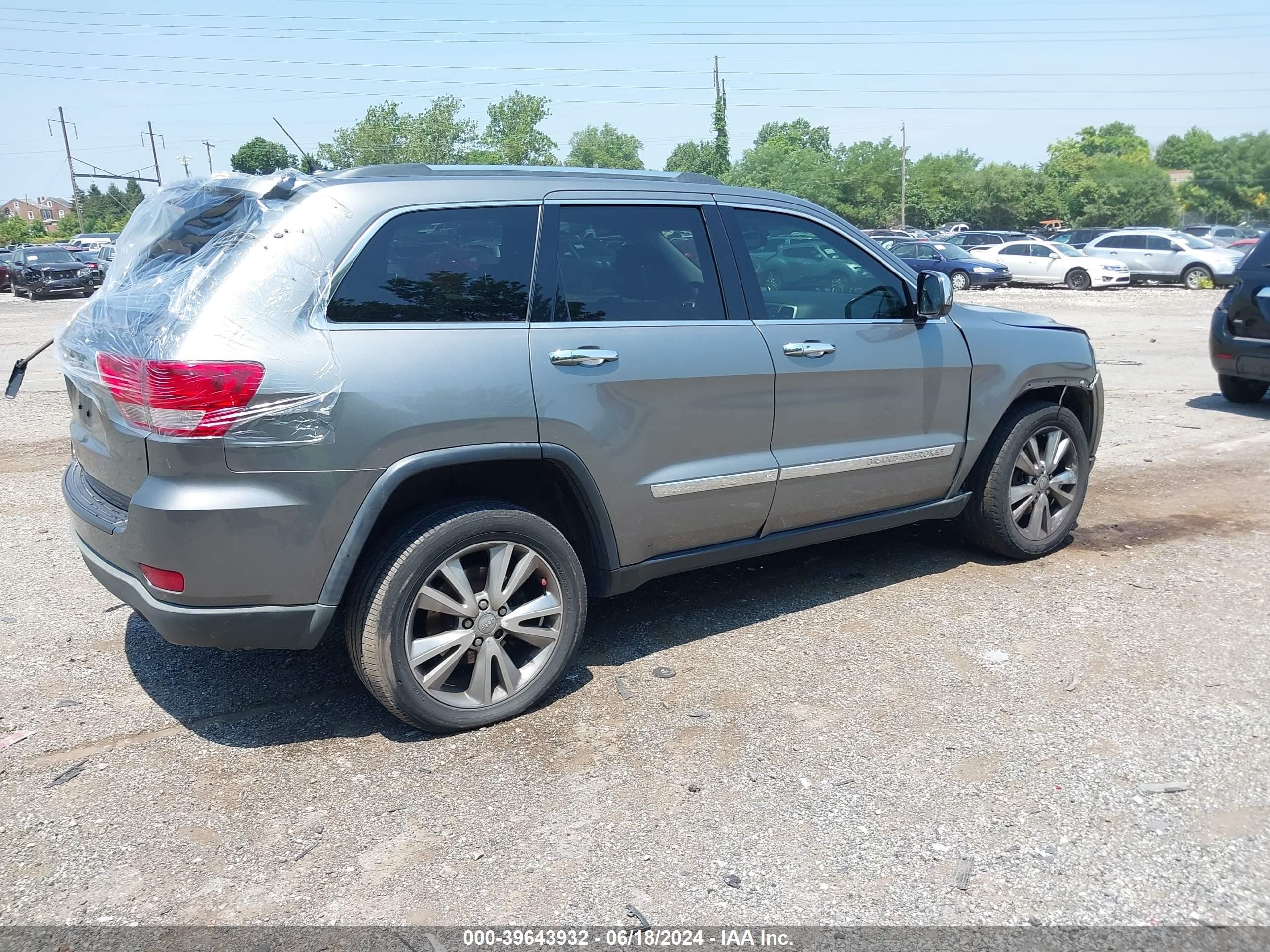 2013 Jeep Grand Cherokee Laredo vin: 1C4RJFAG2DC607542