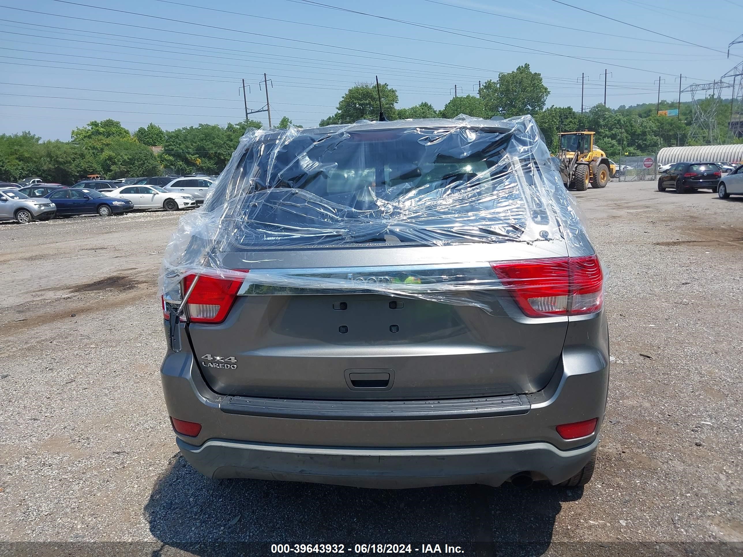 2013 Jeep Grand Cherokee Laredo vin: 1C4RJFAG2DC607542