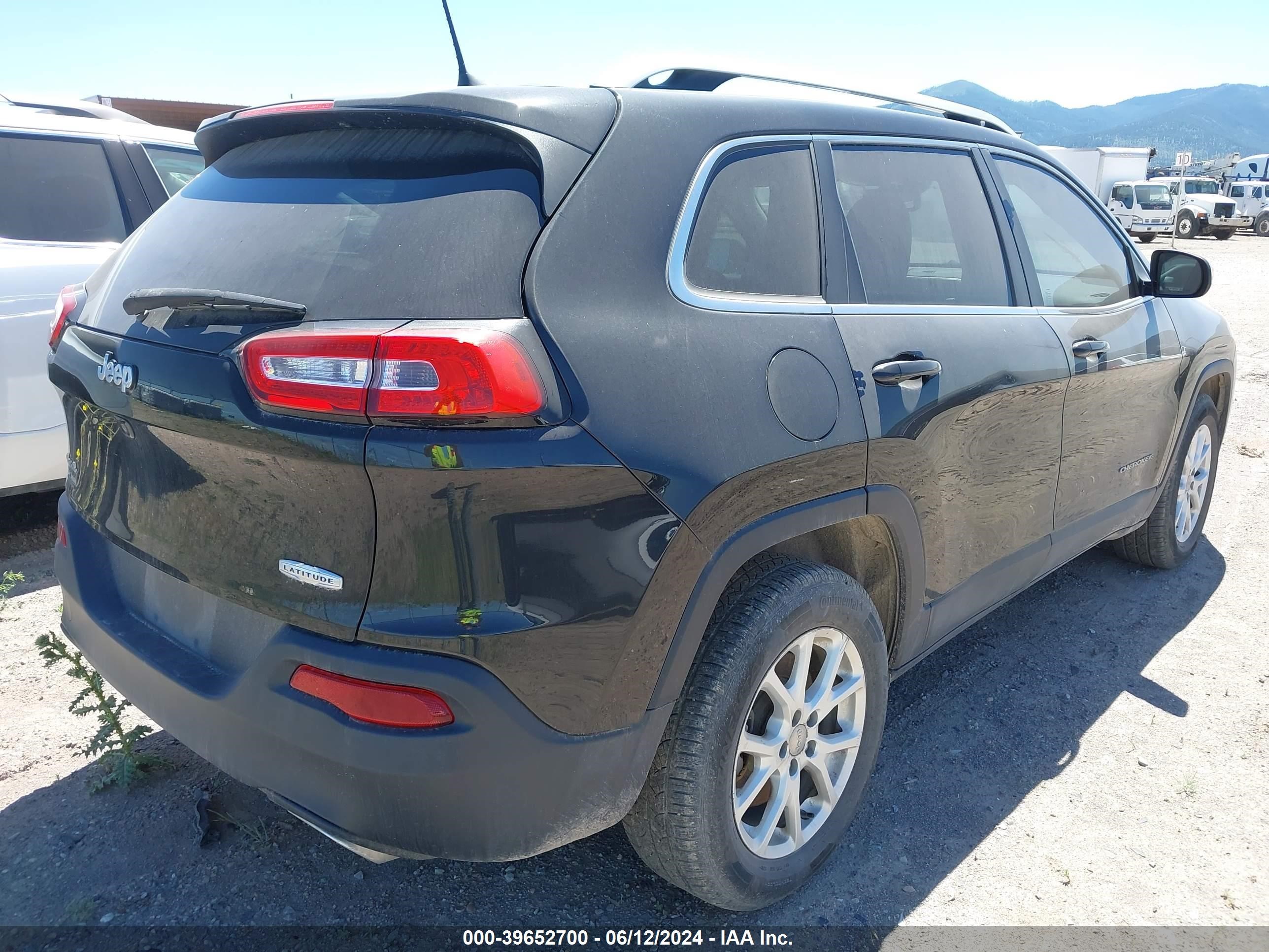 2016 Jeep Cherokee Latitude vin: 1C4PJMCS5GW244184