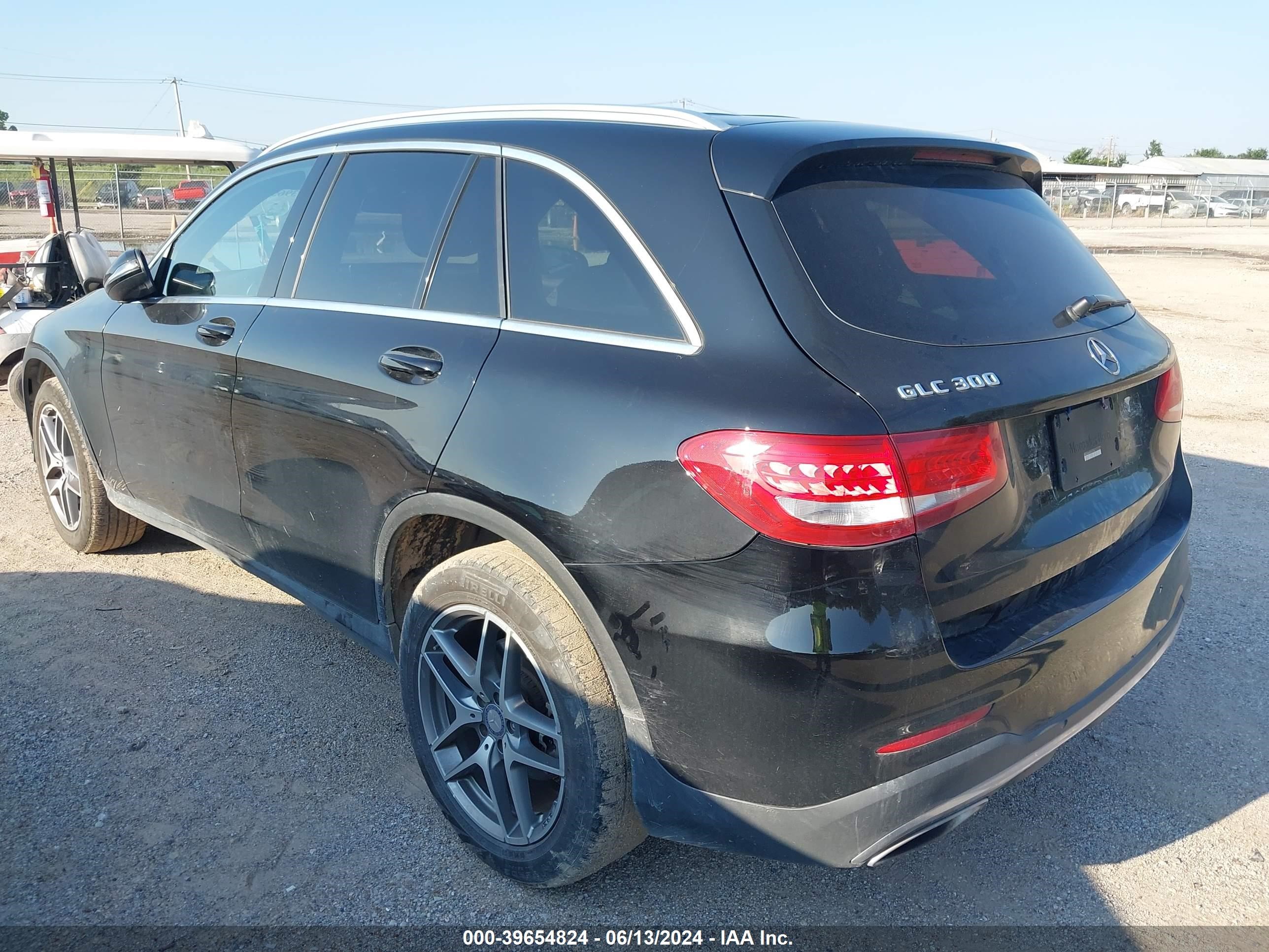 2016 Mercedes-Benz Glc 300 vin: WDC0G4JB5GF071991