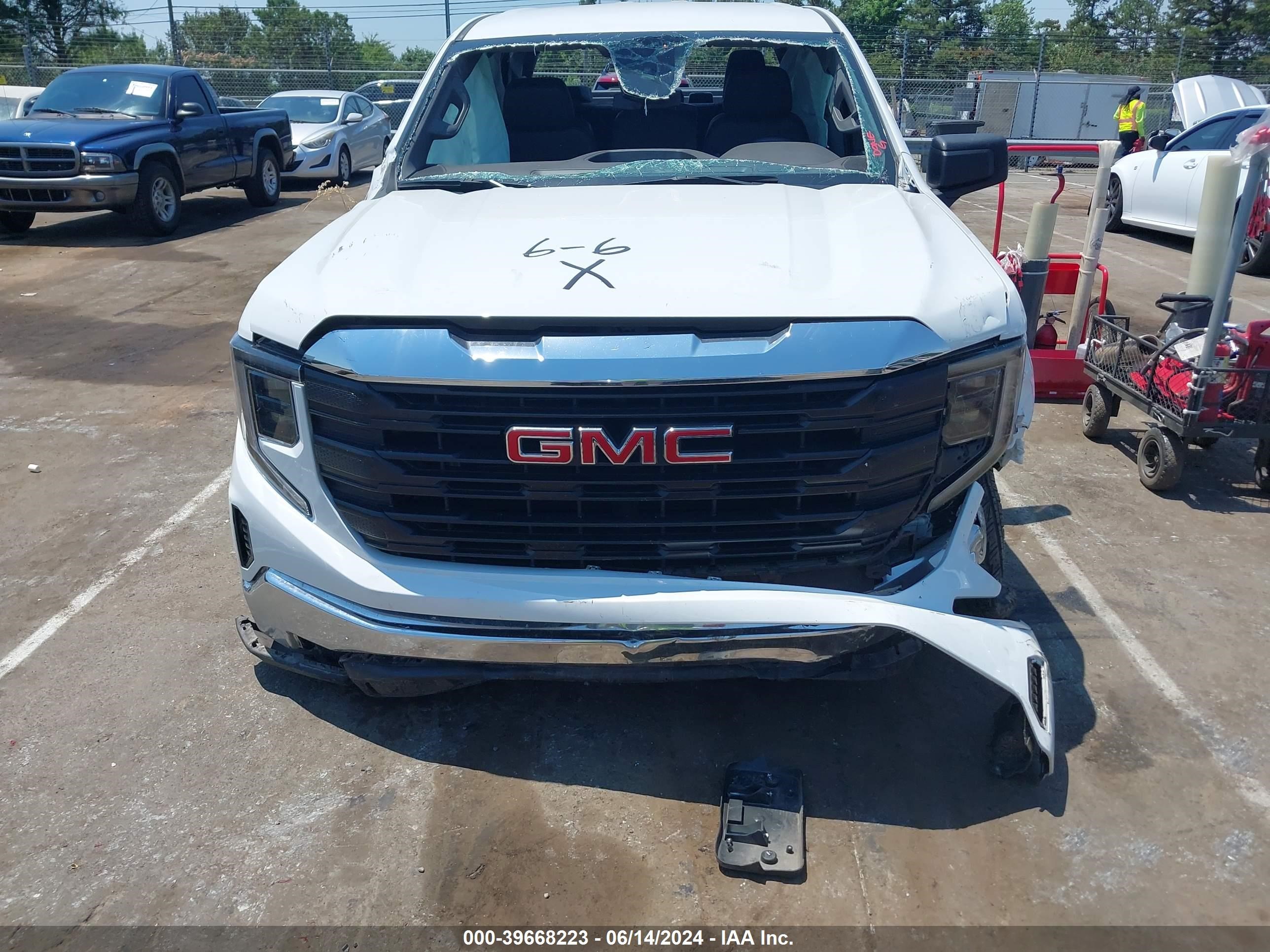 2022 GMC Sierra 1500 2Wd Short Box Pro vin: 1GTPHAED8NZ565821