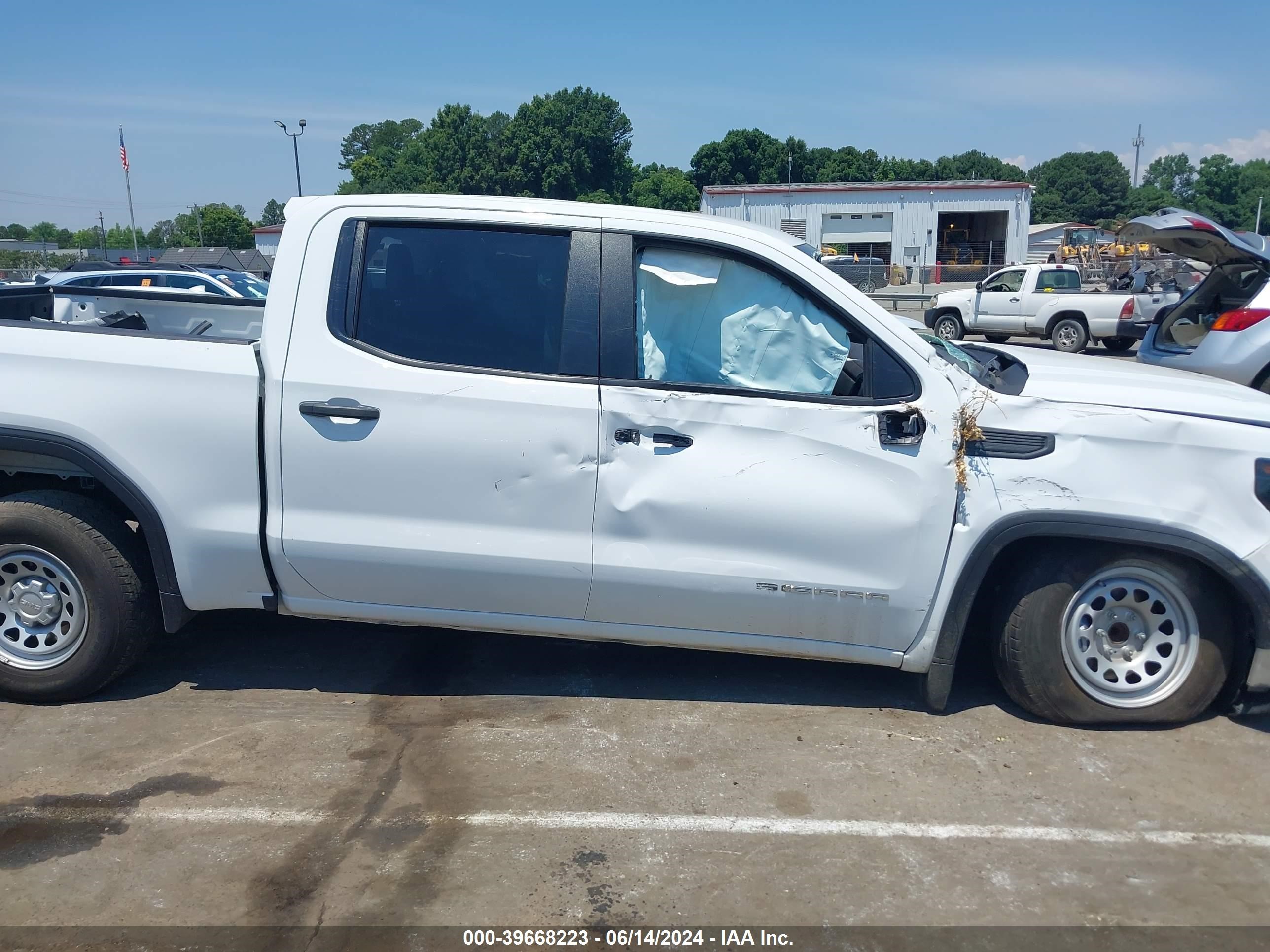 2022 GMC Sierra 1500 2Wd Short Box Pro vin: 1GTPHAED8NZ565821