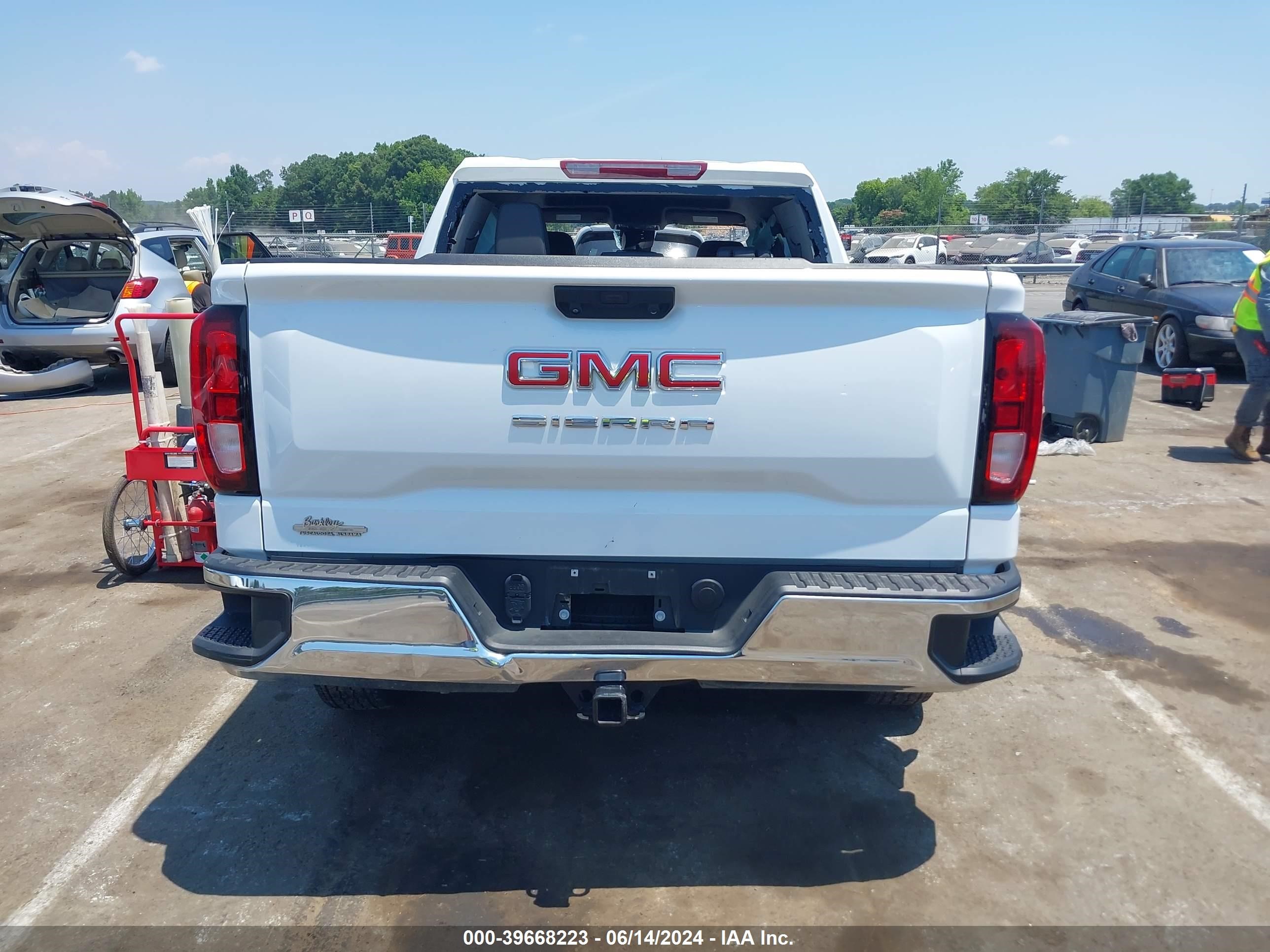 2022 GMC Sierra 1500 2Wd Short Box Pro vin: 1GTPHAED8NZ565821