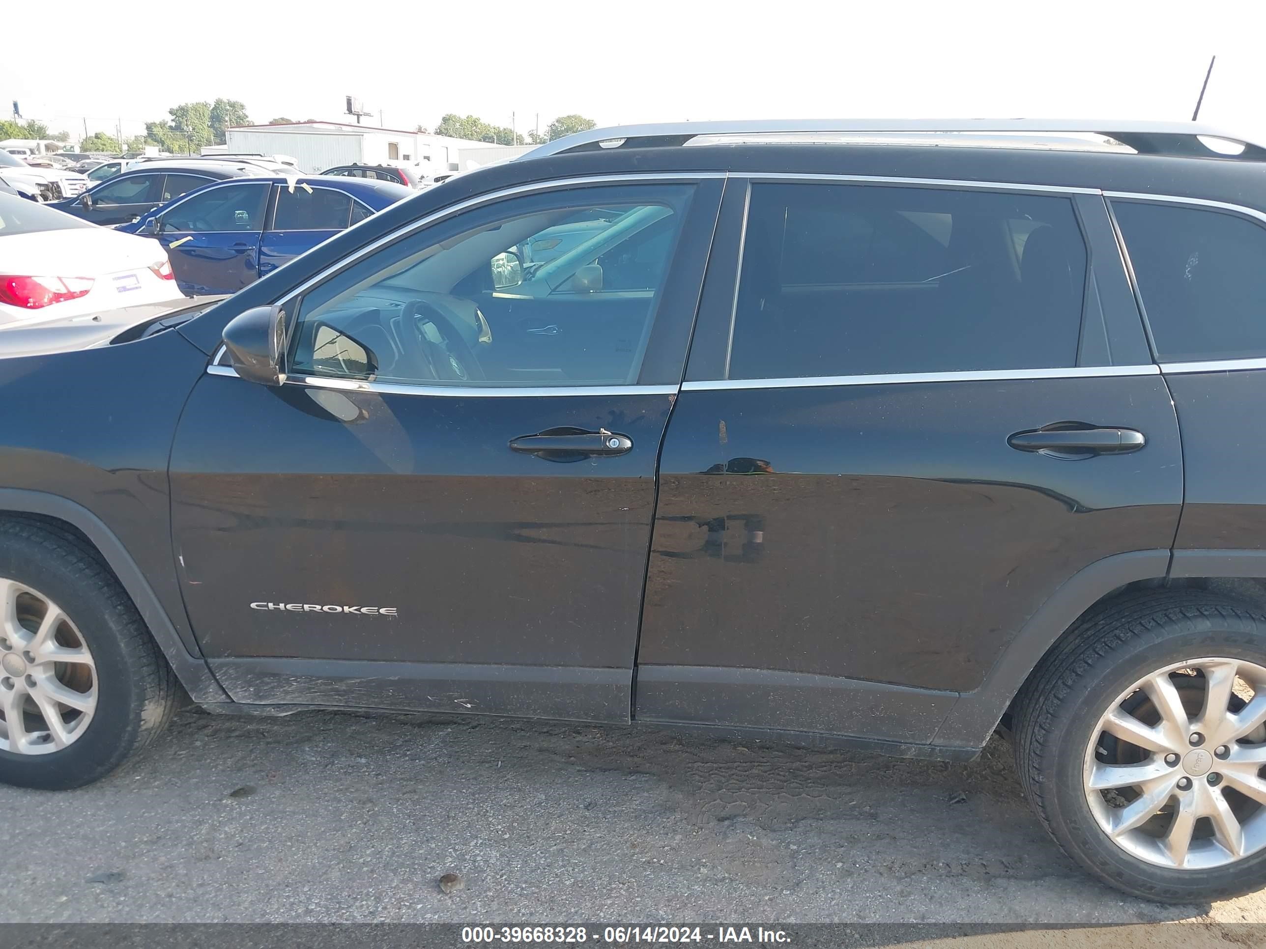 2018 Jeep Cherokee Latitude vin: 1C4PJLCB5JD568555