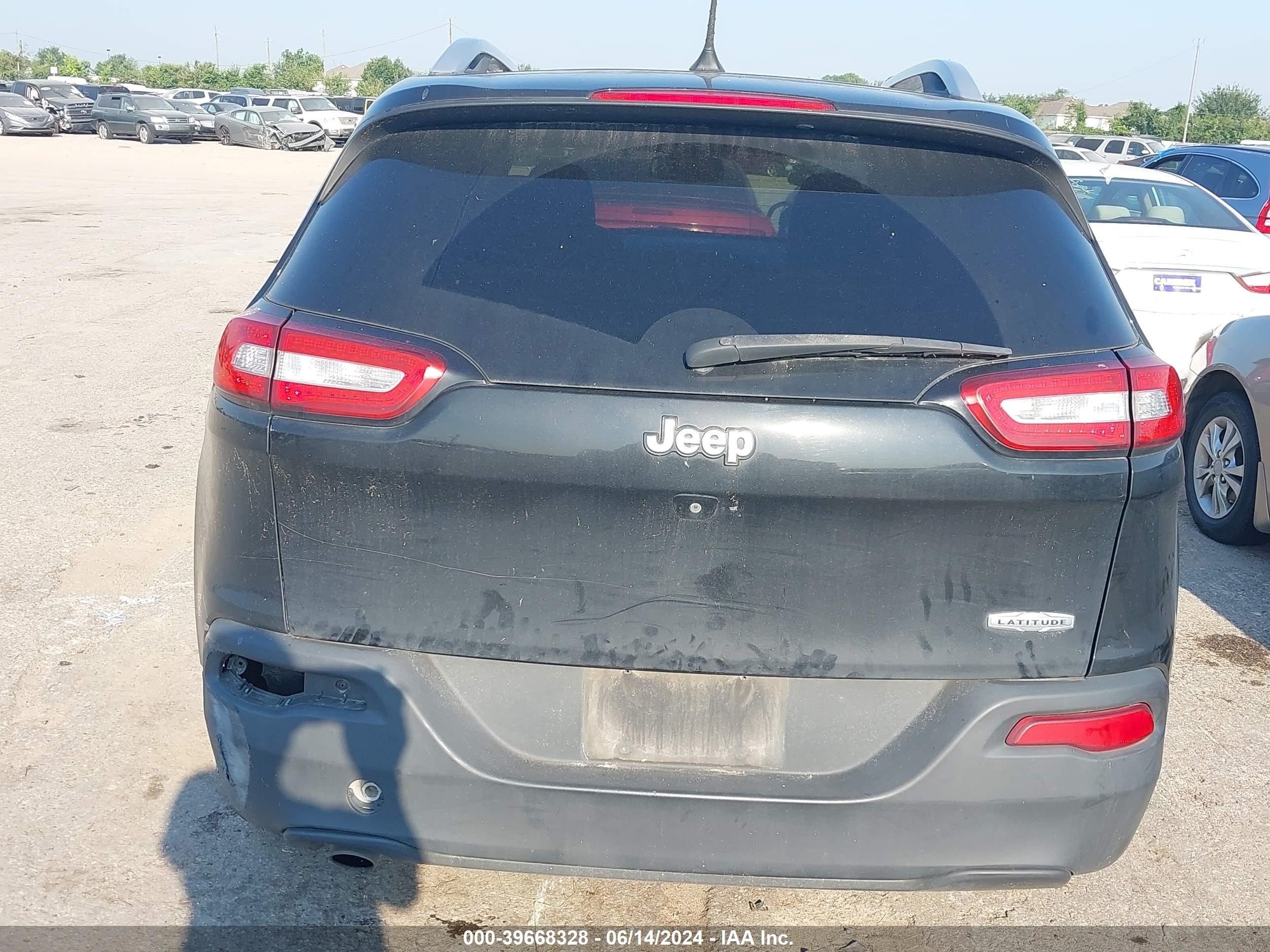 2018 Jeep Cherokee Latitude vin: 1C4PJLCB5JD568555