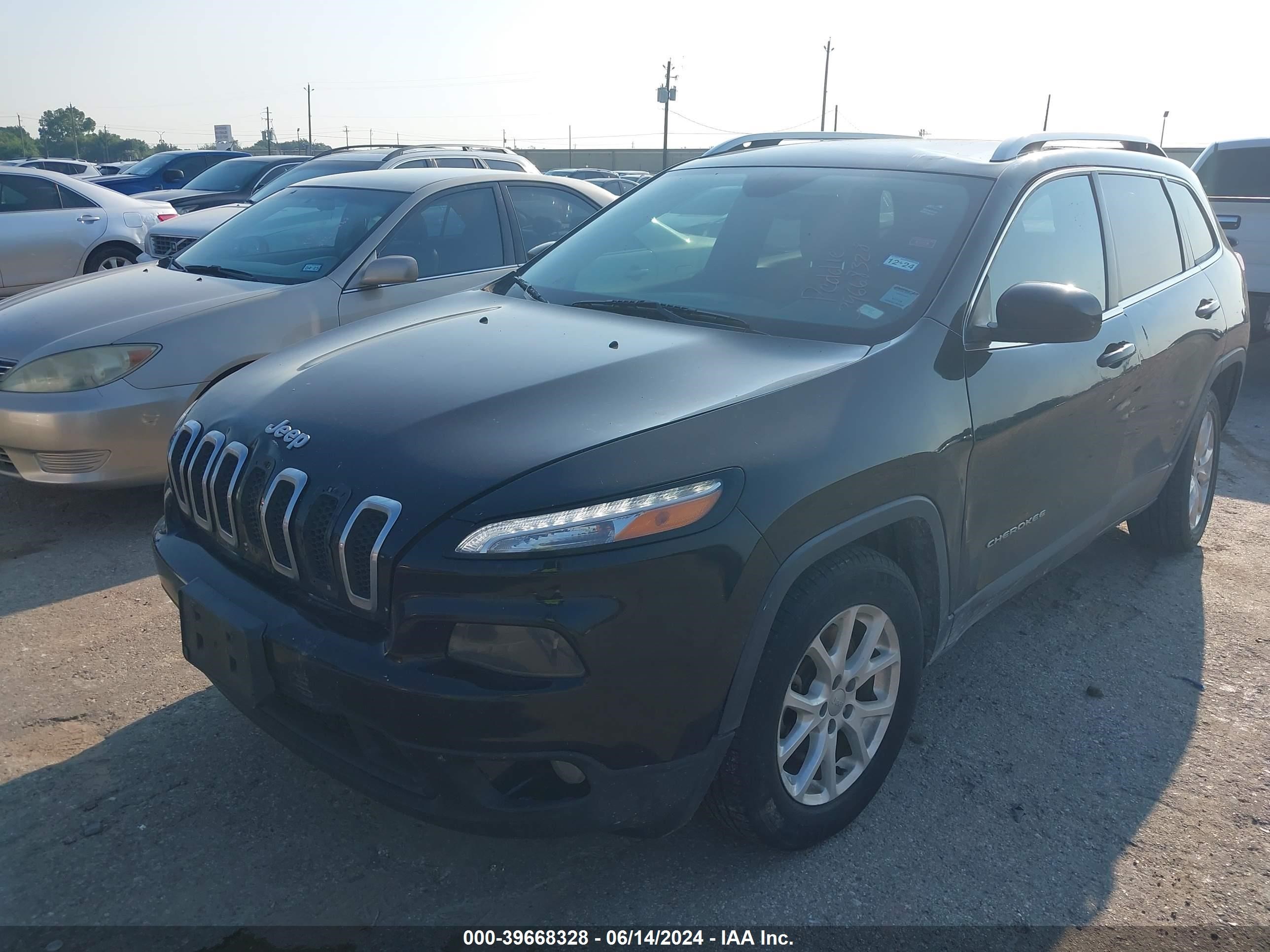 2018 Jeep Cherokee Latitude vin: 1C4PJLCB5JD568555