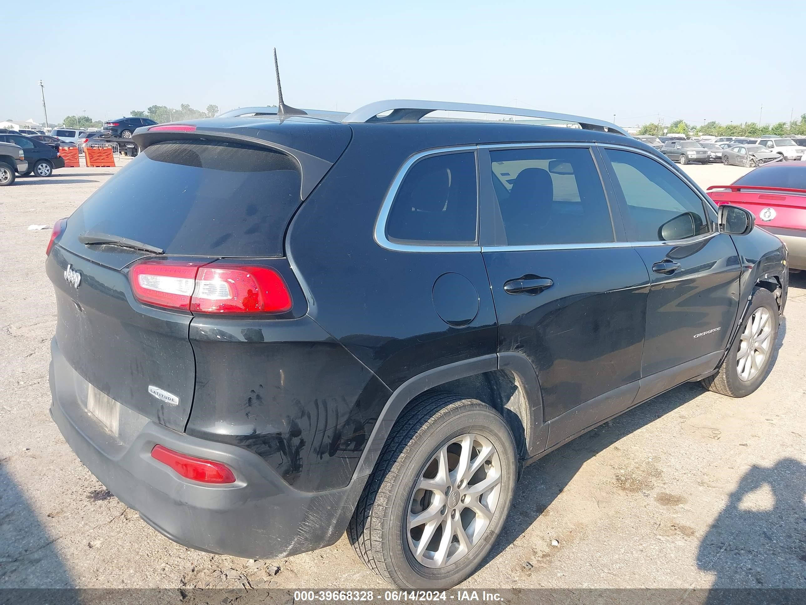 2018 Jeep Cherokee Latitude vin: 1C4PJLCB5JD568555