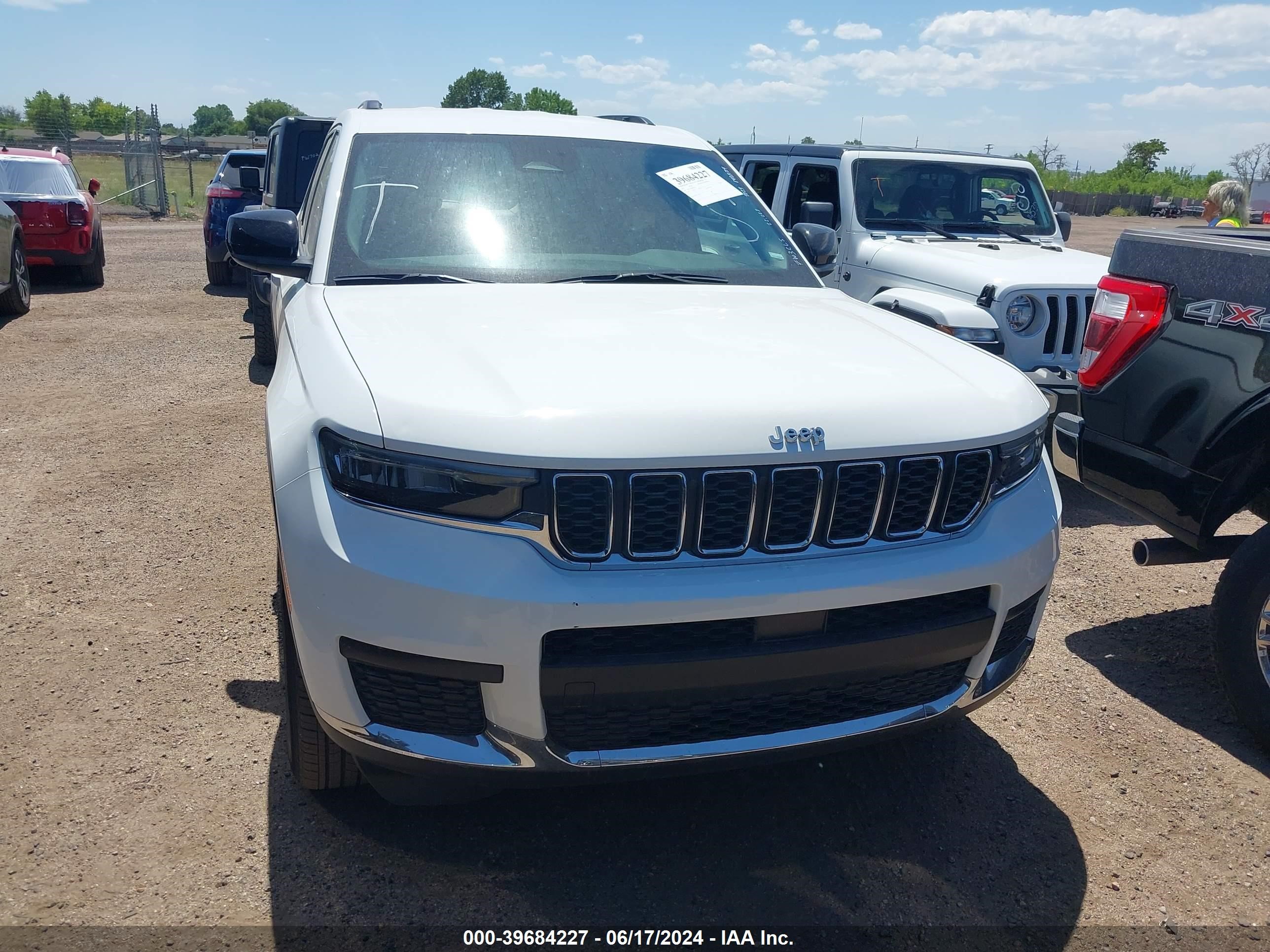 2023 Jeep Grand Cherokee L Laredo 4X4 vin: 1C4RJKAG8P8829275