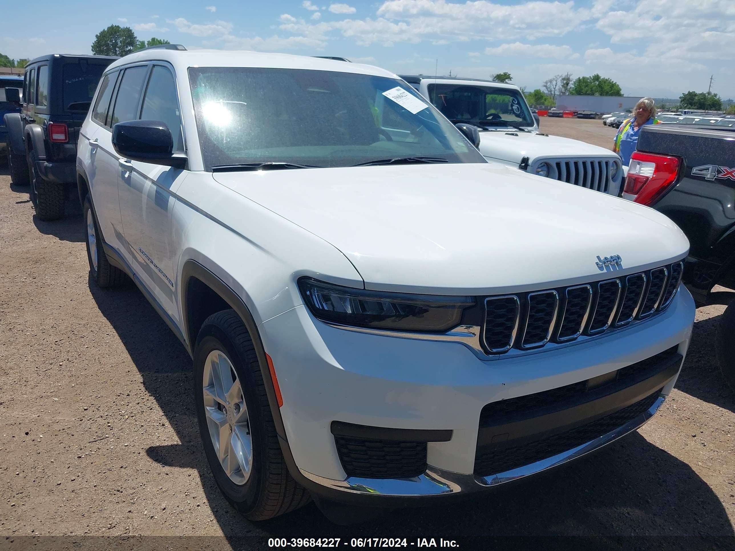 2023 Jeep Grand Cherokee L Laredo 4X4 vin: 1C4RJKAG8P8829275