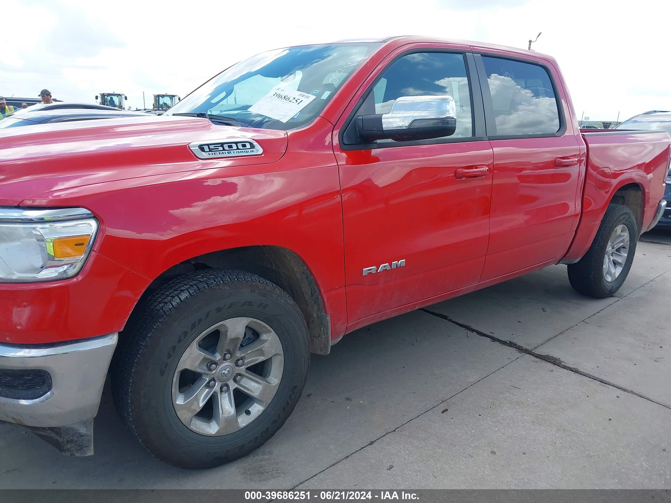 2024 Ram 1500 Laramie vin: 1C6RREJT4RN220624