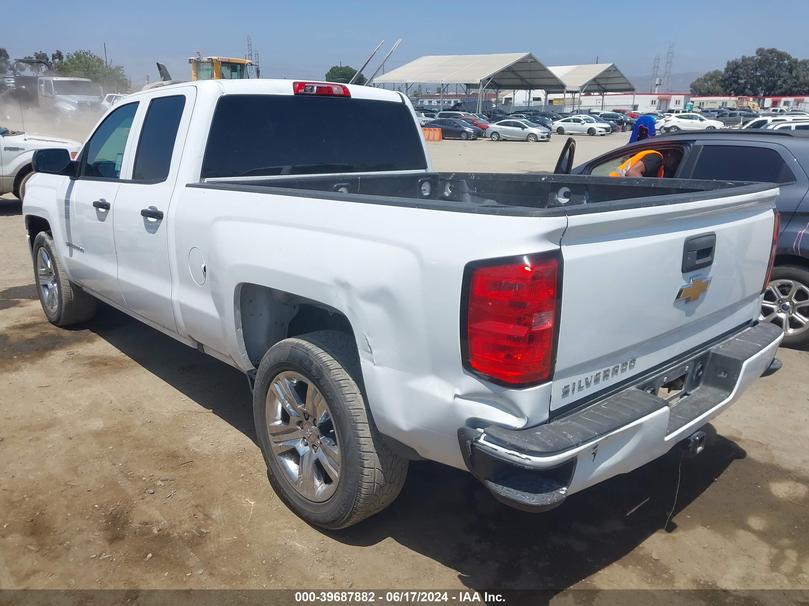 2018 Chevrolet Silverado C1500 Custom vin: 1GCRCPEC7JZ154437