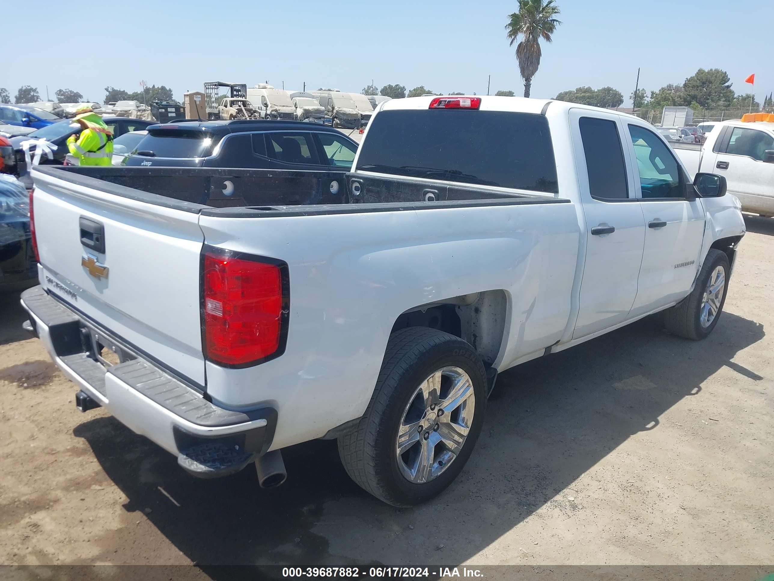 2018 Chevrolet Silverado C1500 Custom vin: 1GCRCPEC7JZ154437