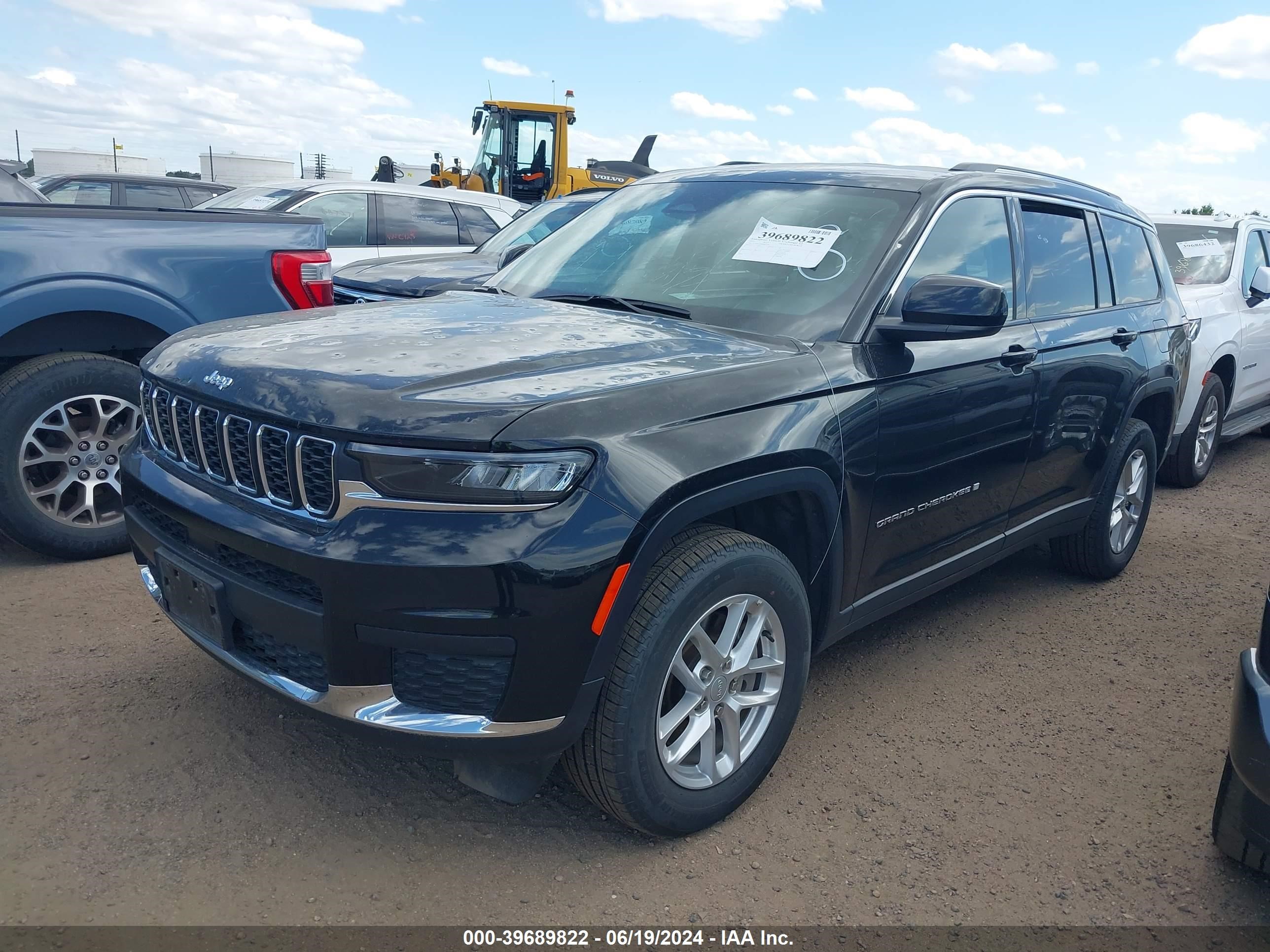 2023 Jeep Grand Cherokee L Laredo 4X4 vin: 1C4RJKAG8P8829518