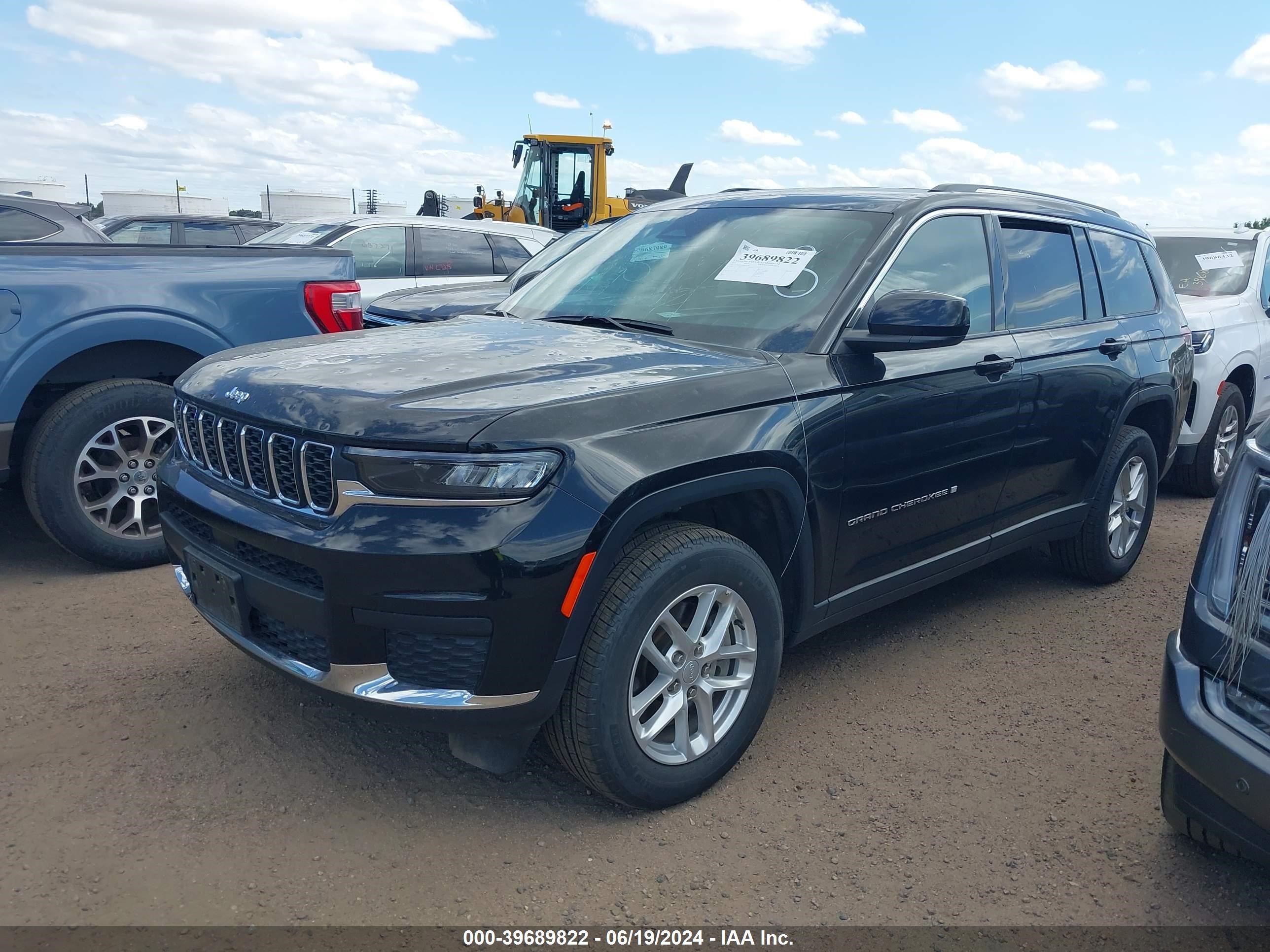 2023 Jeep Grand Cherokee L Laredo 4X4 vin: 1C4RJKAG8P8829518