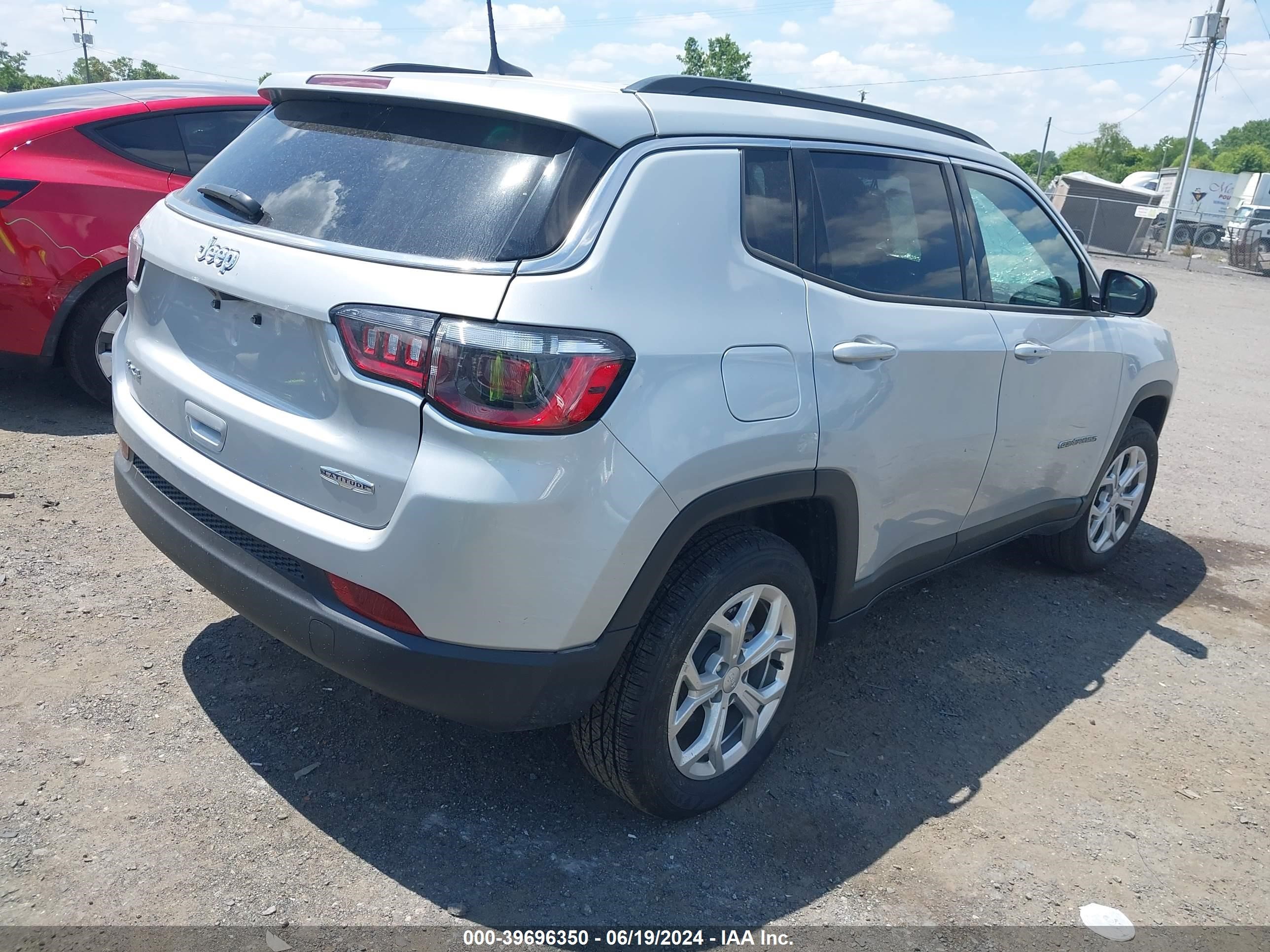 2024 Jeep Compass Latitude 4X4 vin: 3C4NJDBN4RT117454