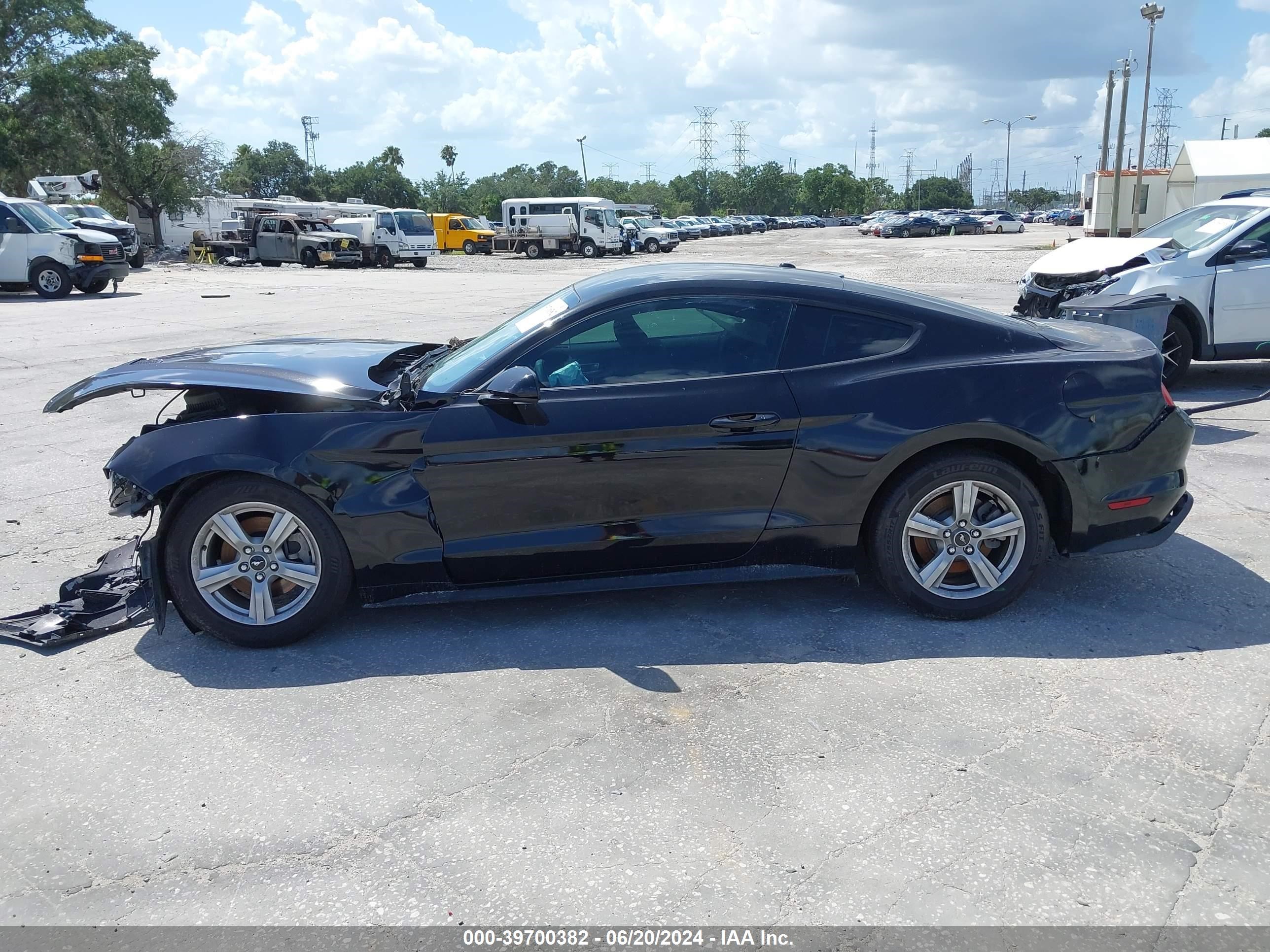 2019 Ford Mustang Ecoboost vin: 1FA6P8TH9K5203261