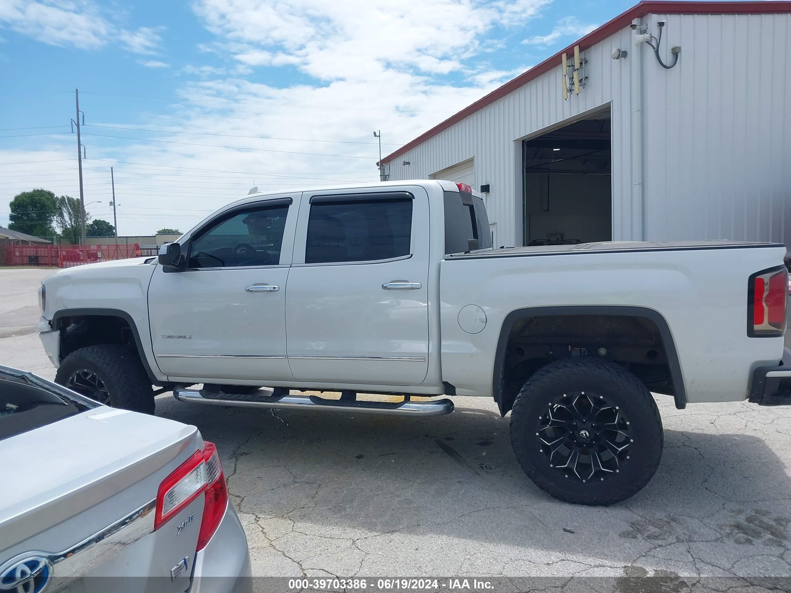 2018 GMC Sierra 1500 Denali vin: 3GTU2PEJXJG564113