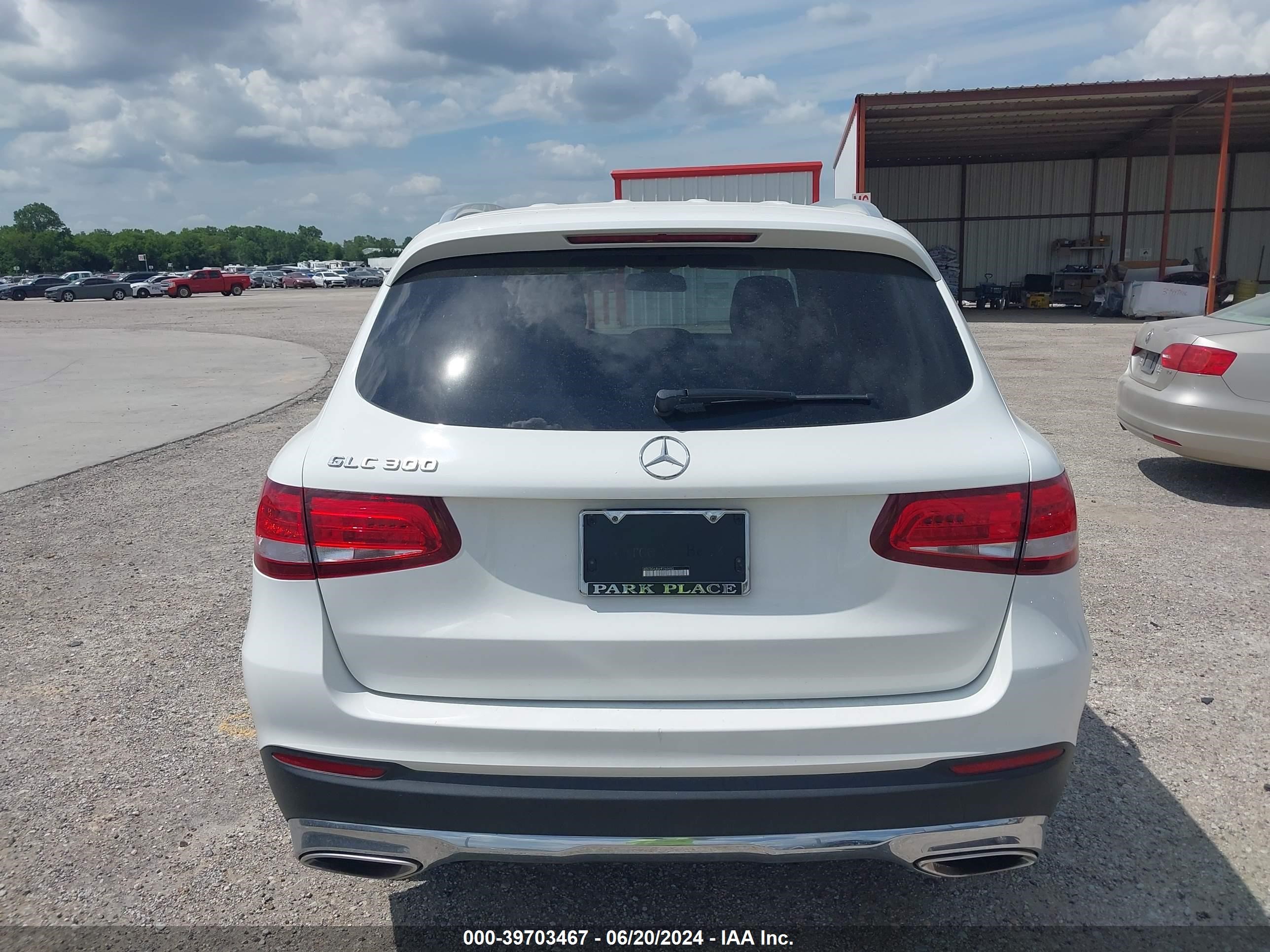 2017 Mercedes-Benz Glc vin: WDC0G4JB6HF260683