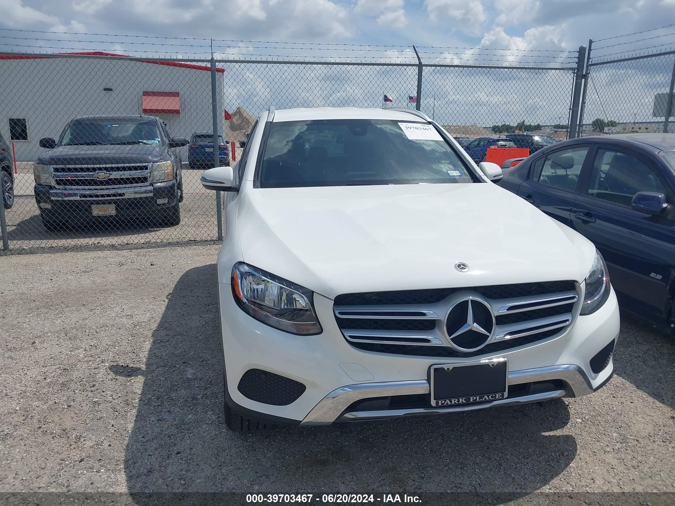 2017 Mercedes-Benz Glc vin: WDC0G4JB6HF260683