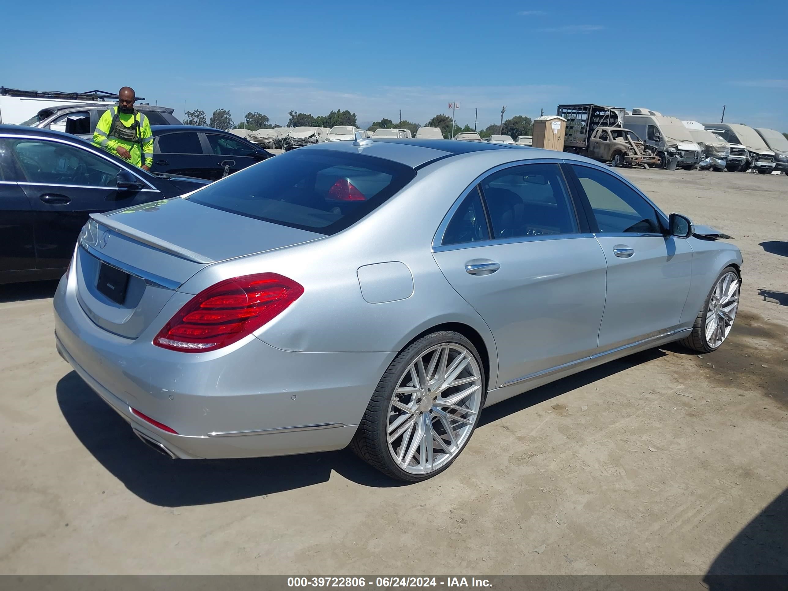 2015 Mercedes-Benz S 550 vin: WDDUG8CB6FA18973