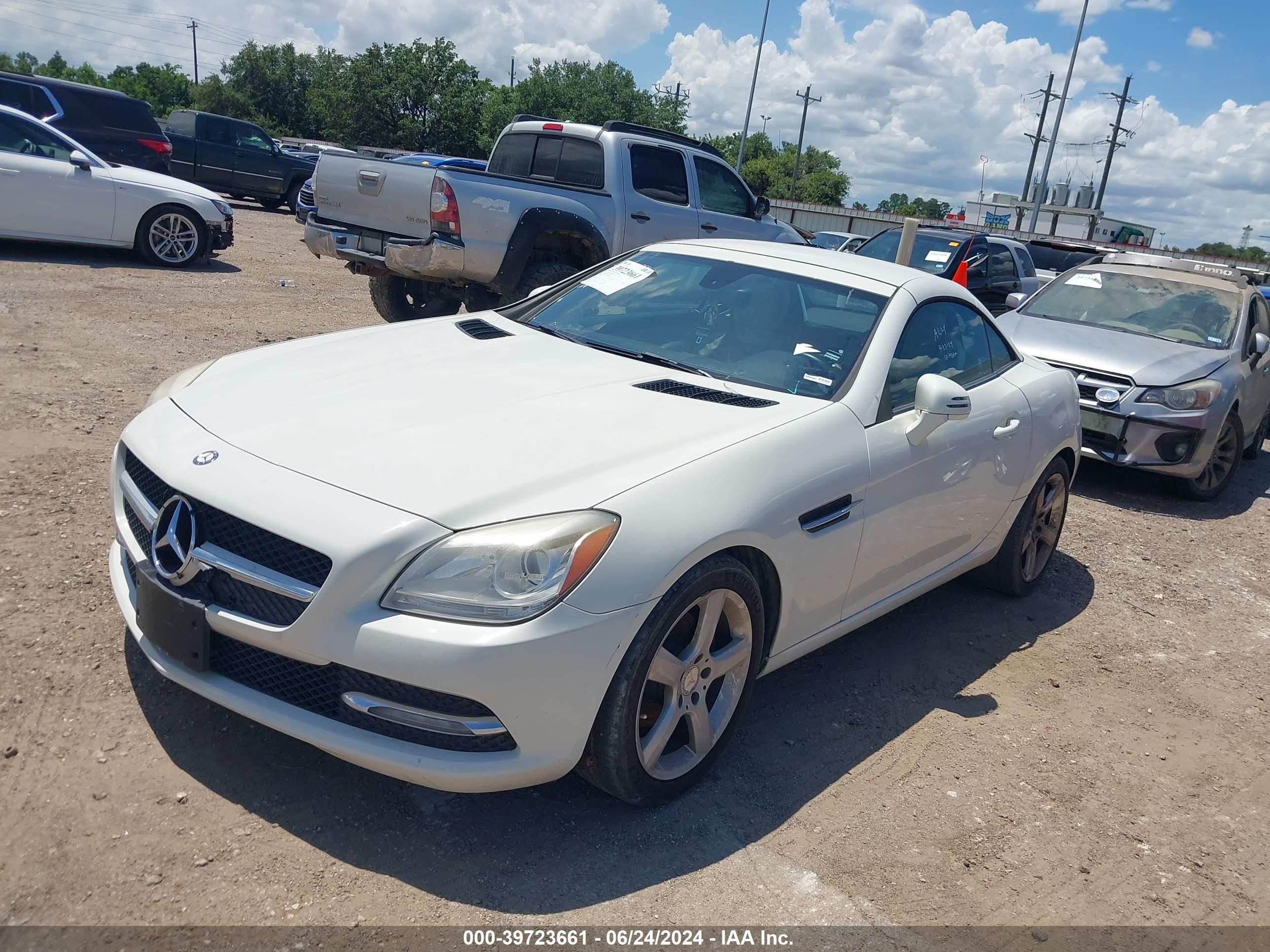 2012 Mercedes-Benz Slk 250 vin: WDDPK4HA7CF035865