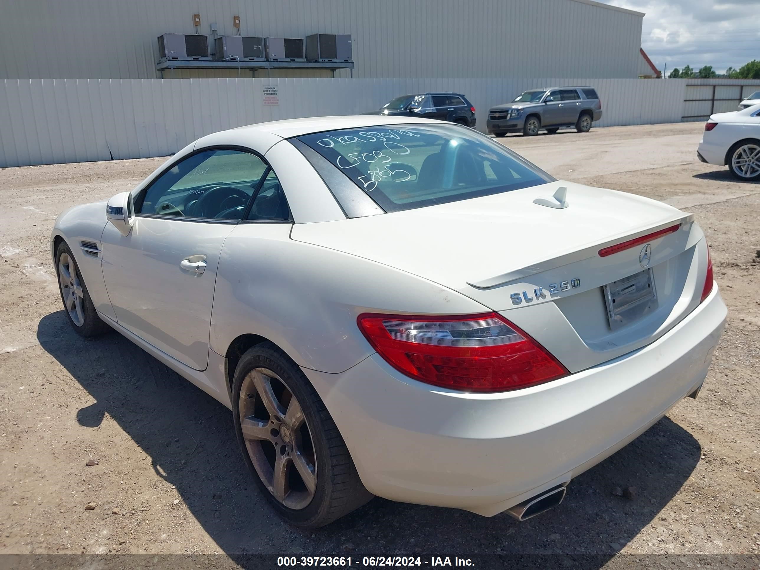 2012 Mercedes-Benz Slk 250 vin: WDDPK4HA7CF035865