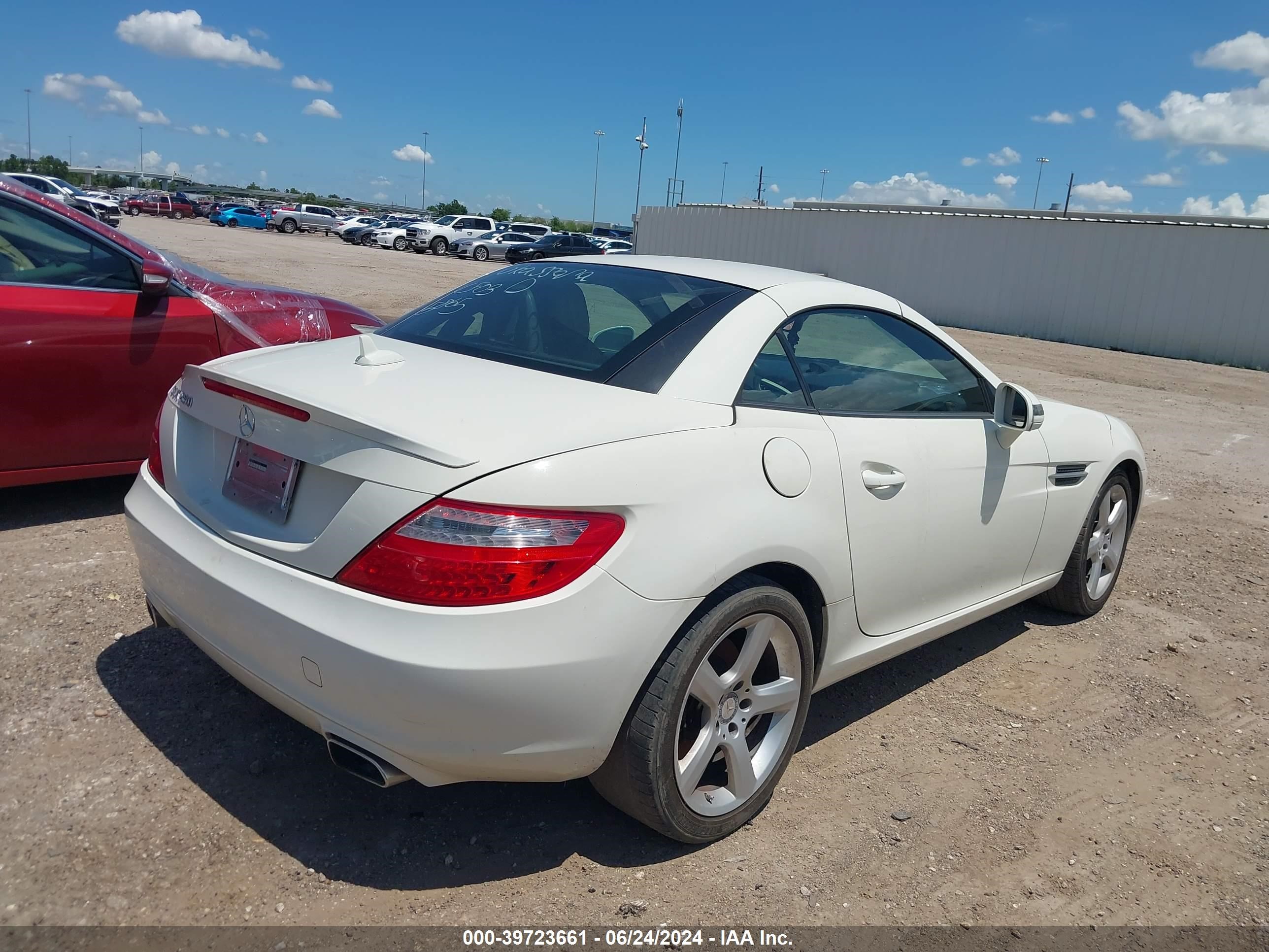 2012 Mercedes-Benz Slk 250 vin: WDDPK4HA7CF035865