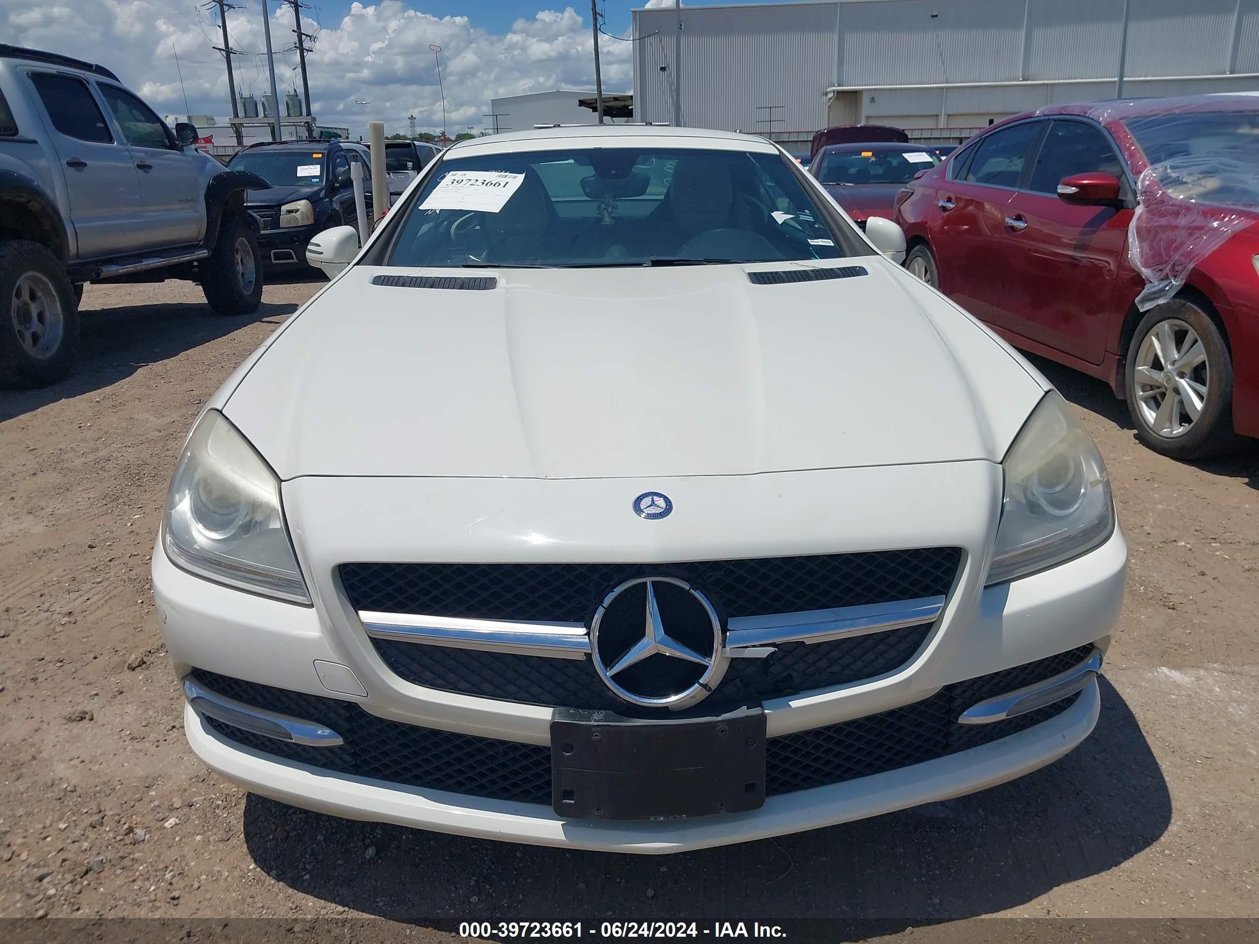 2012 Mercedes-Benz Slk 250 vin: WDDPK4HA7CF035865