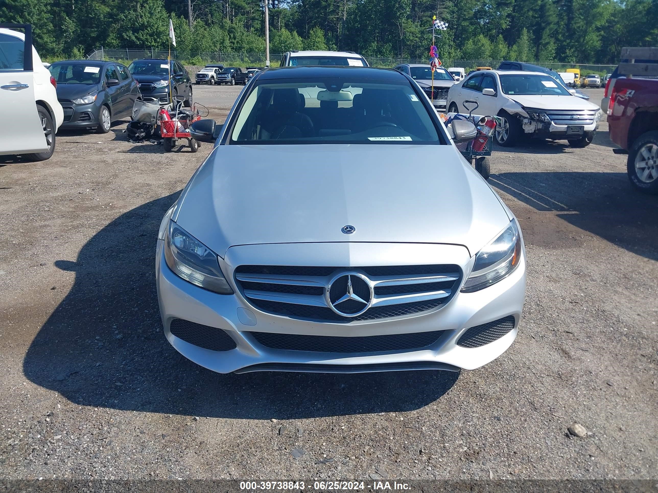 2017 Mercedes-Benz C 300 vin: 55SWF4KB3HU232005