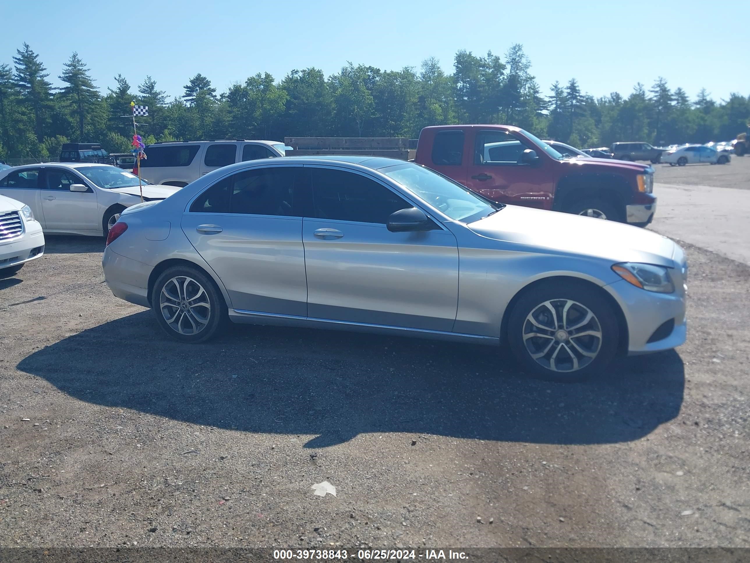 2017 Mercedes-Benz C 300 vin: 55SWF4KB3HU232005