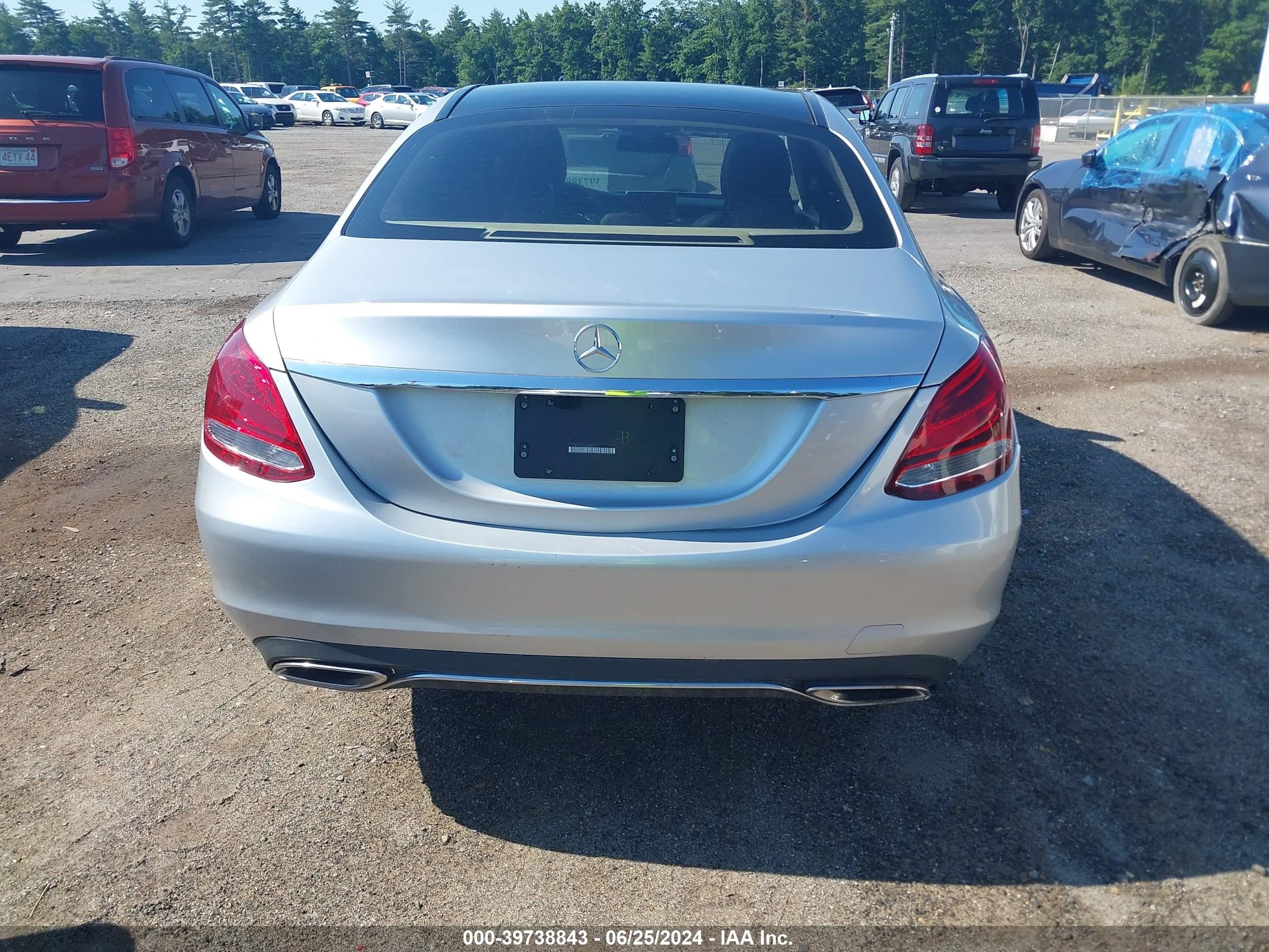 2017 Mercedes-Benz C 300 vin: 55SWF4KB3HU232005