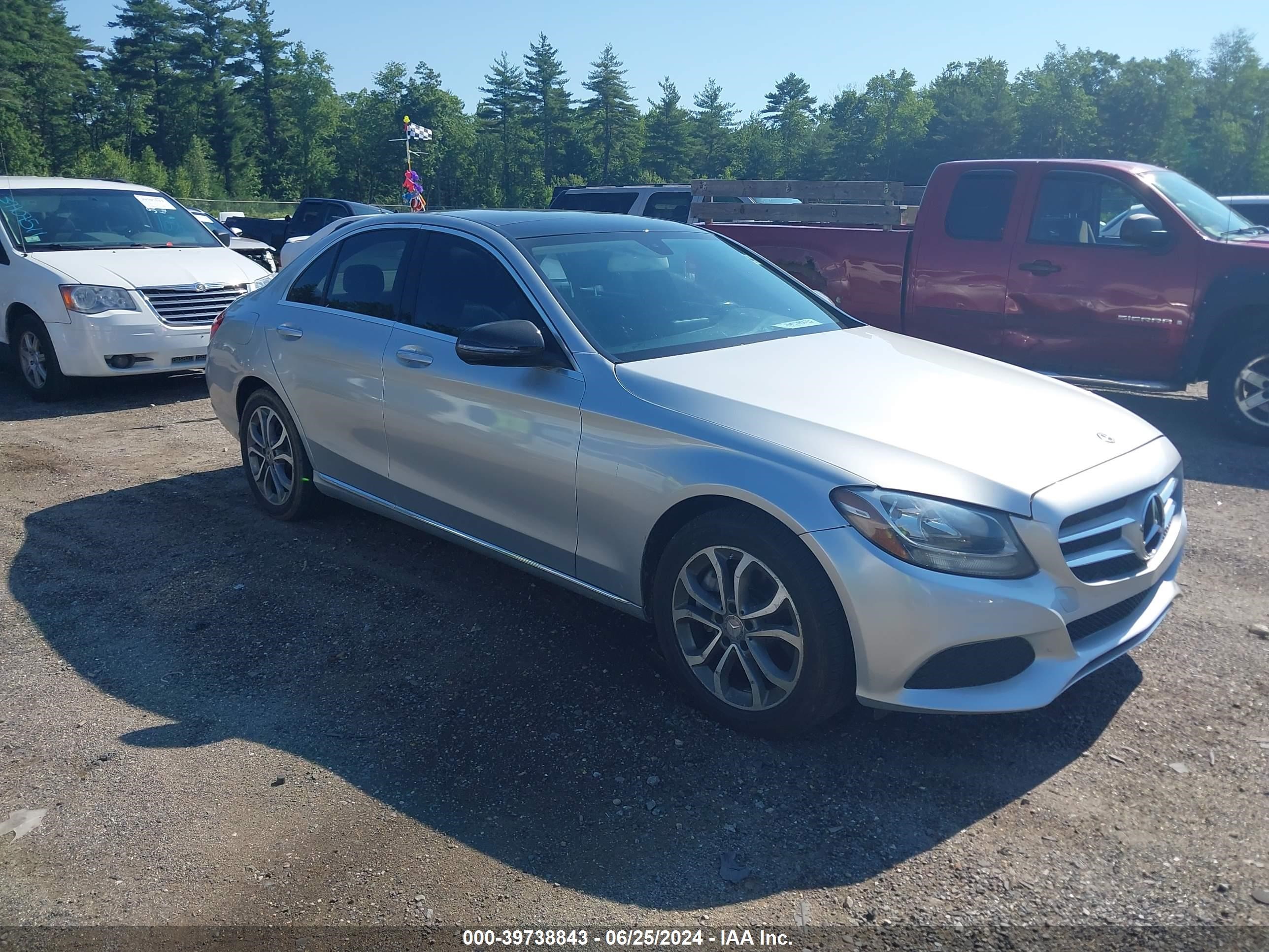 2017 Mercedes-Benz C 300 vin: 55SWF4KB3HU232005