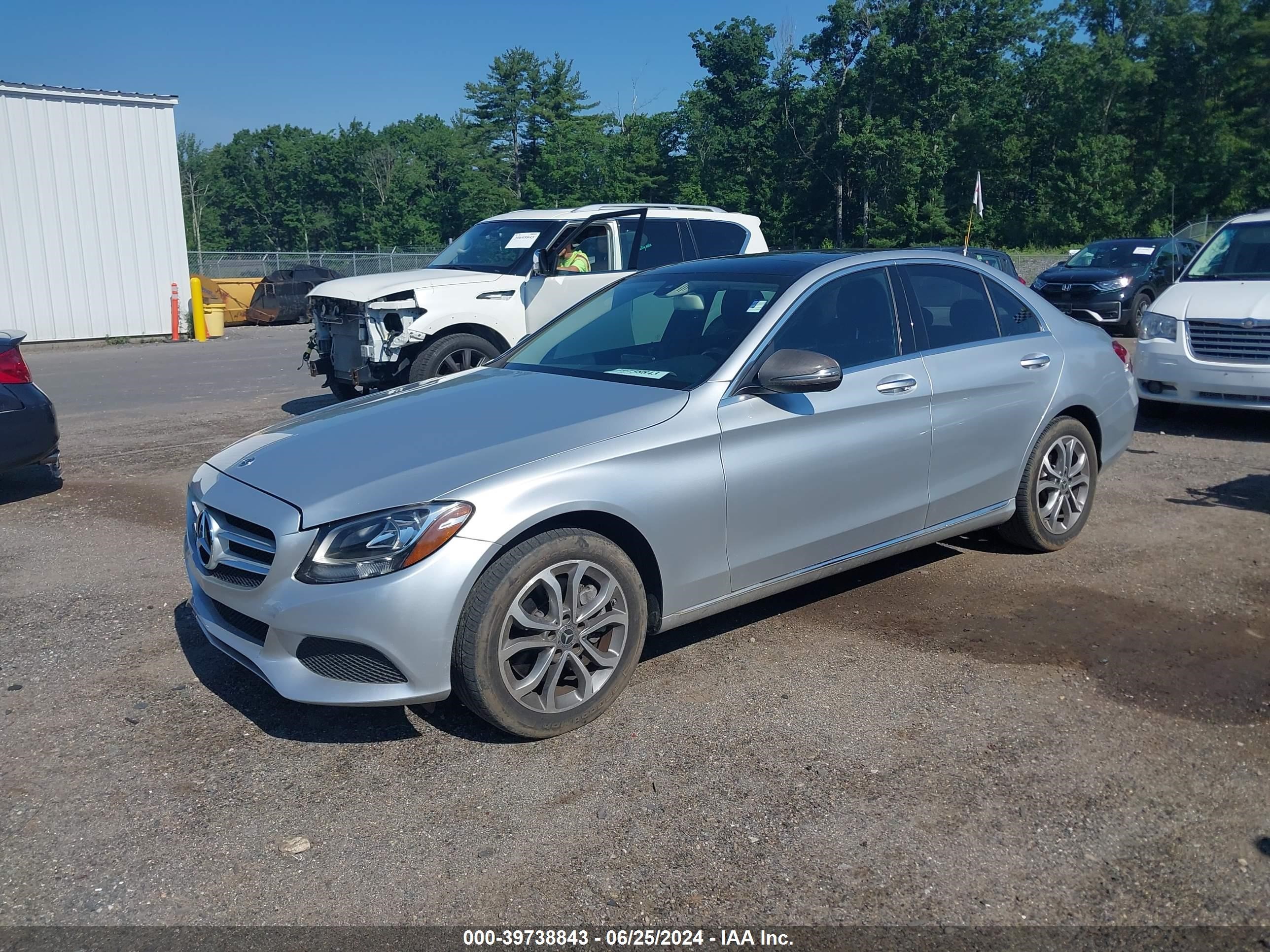 2017 Mercedes-Benz C 300 vin: 55SWF4KB3HU232005