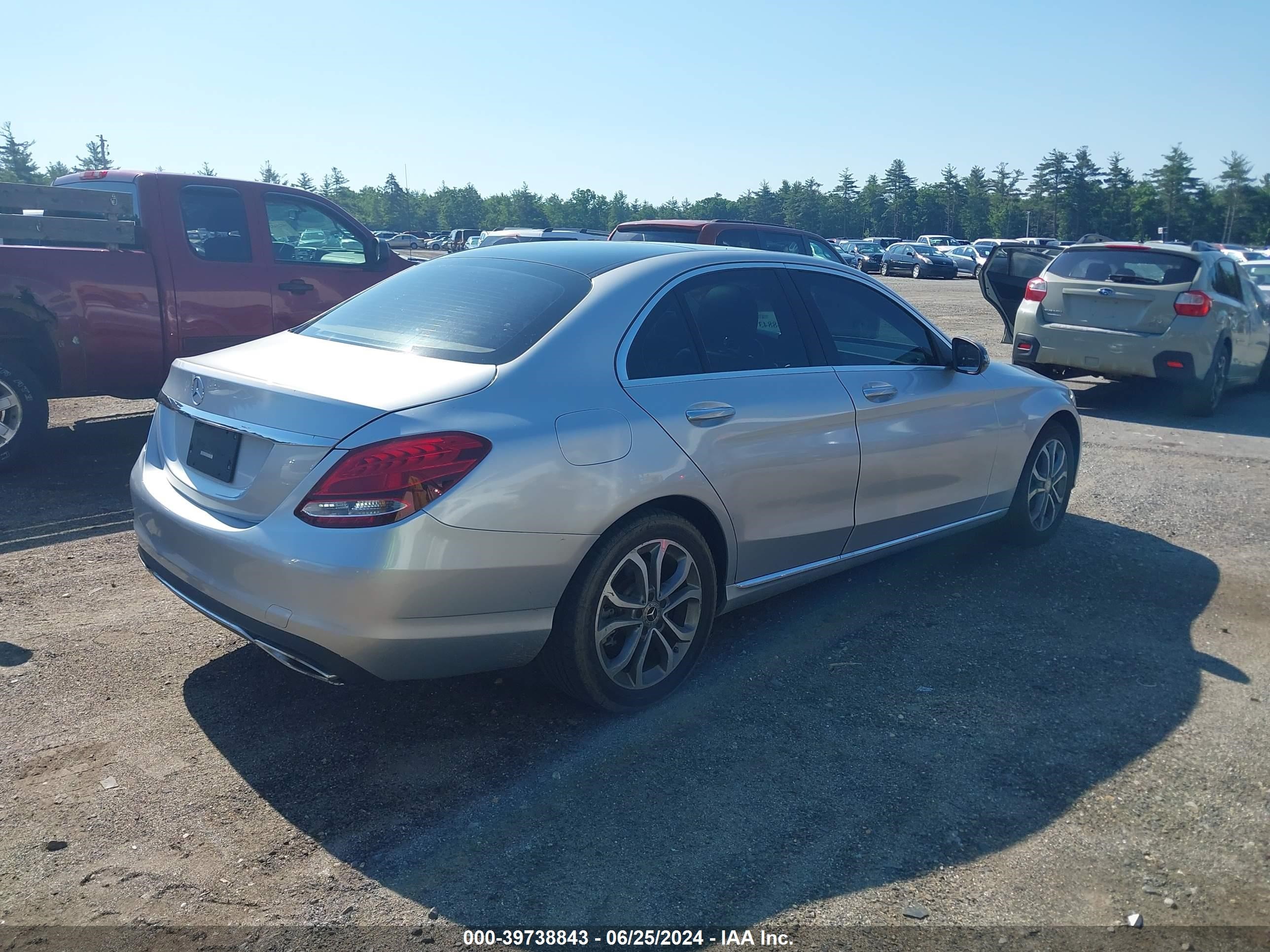 2017 Mercedes-Benz C 300 vin: 55SWF4KB3HU232005