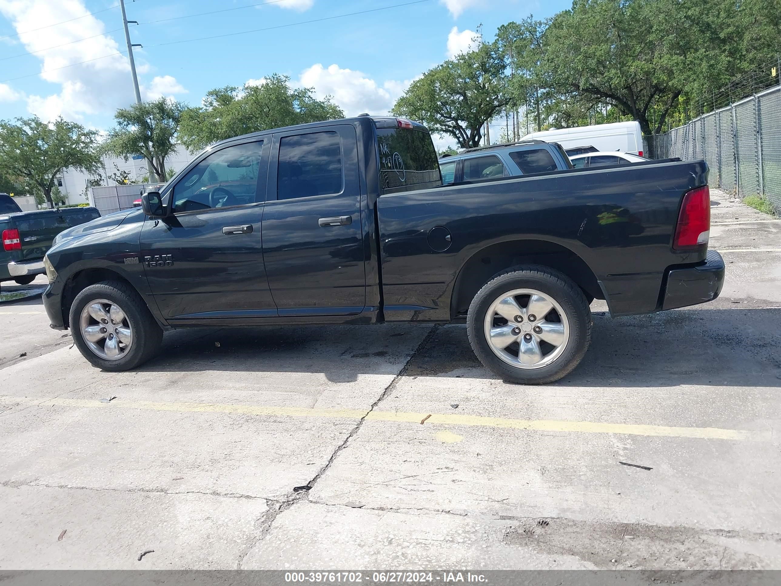 2018 Ram 1500 St vin: 1C6RR6FT6JS299640