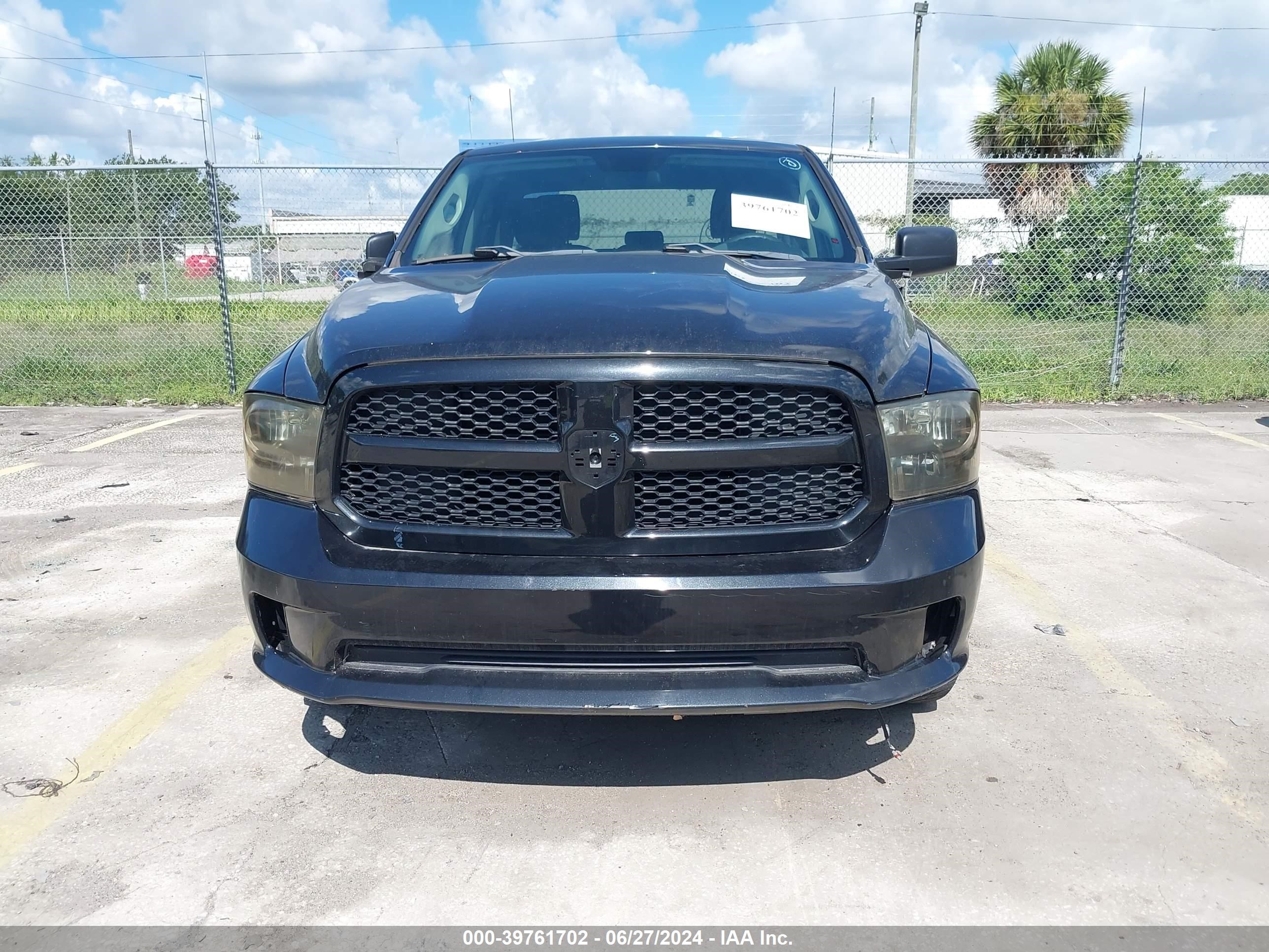 2018 Ram 1500 St vin: 1C6RR6FT6JS299640