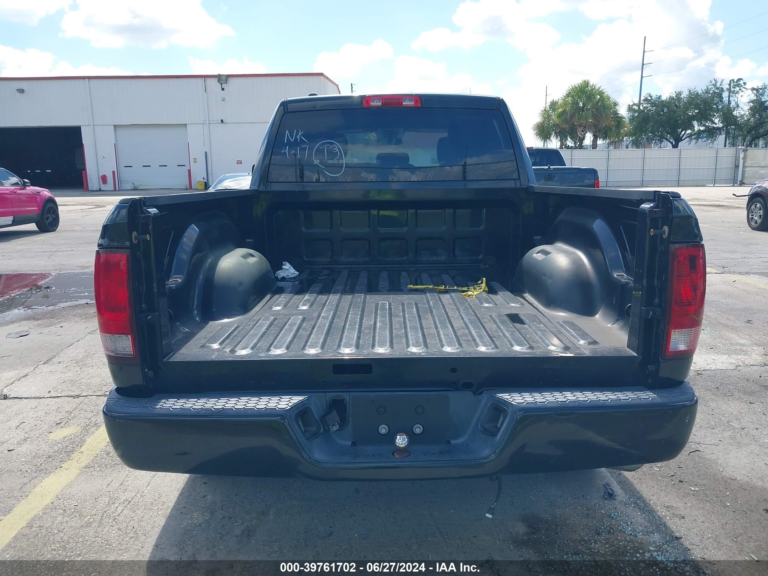 2018 Ram 1500 St vin: 1C6RR6FT6JS299640