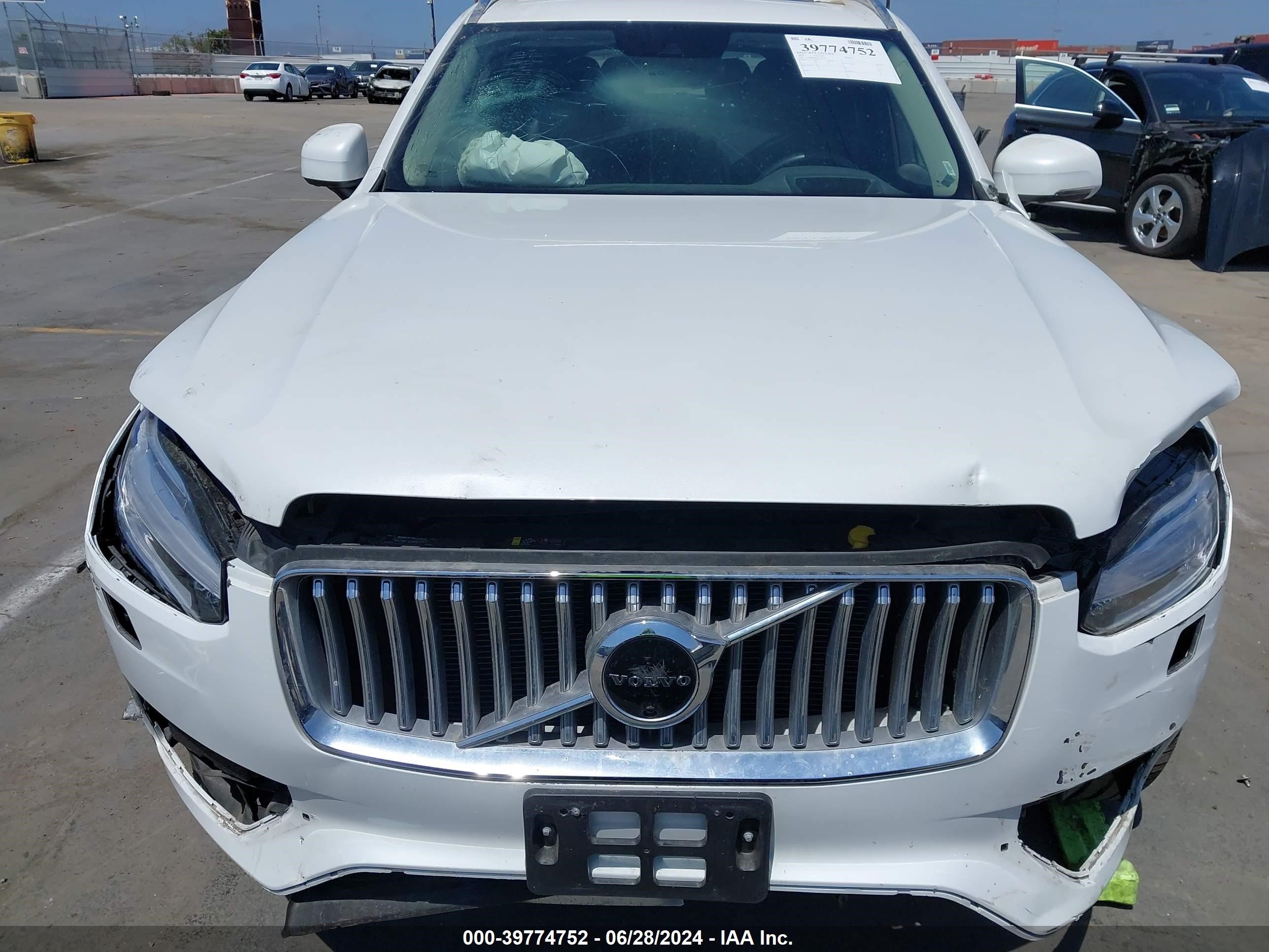 2022 Volvo Xc90 T8 Recharge Momentum vin: YV4BR00K2N1783143