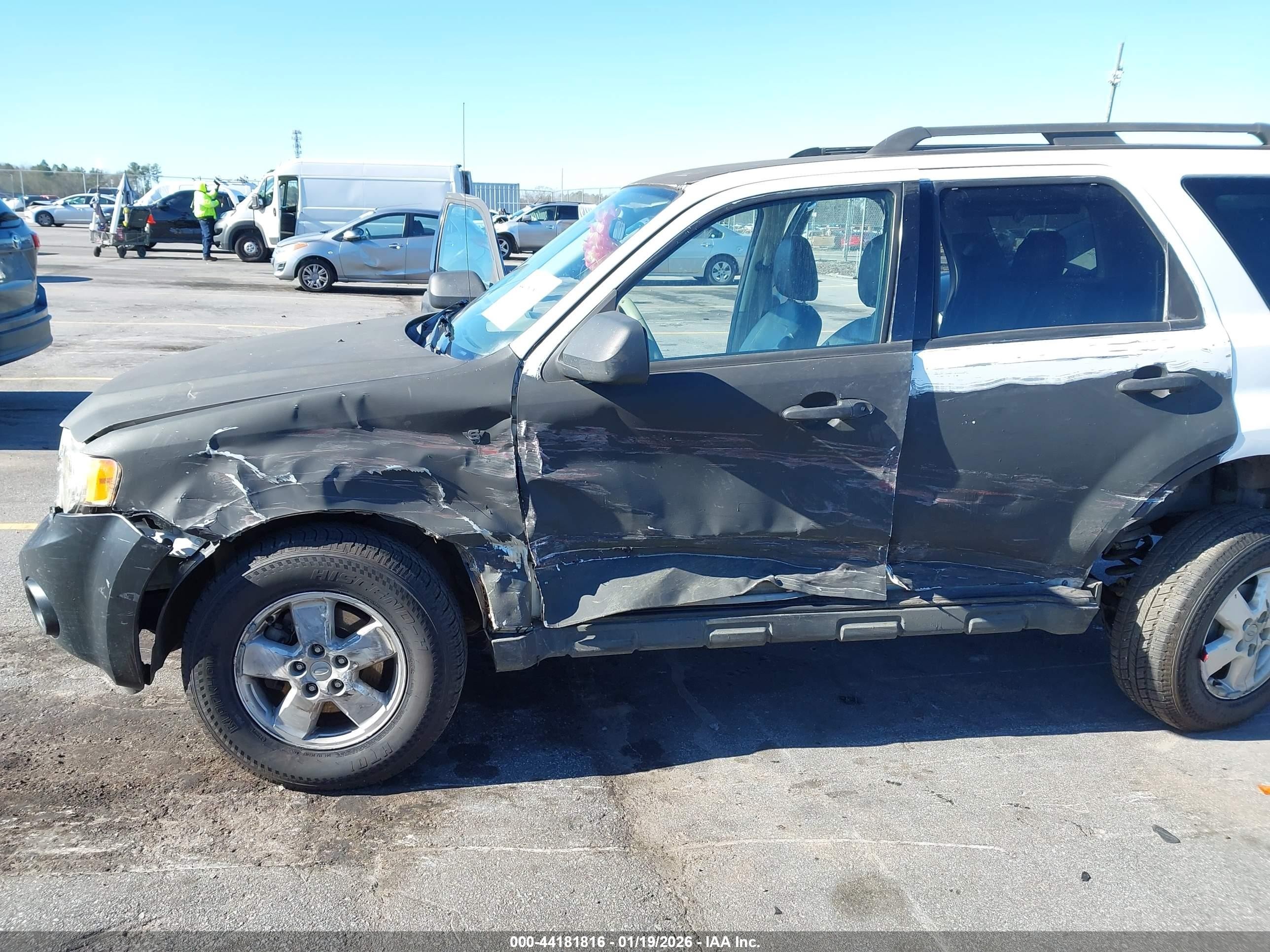 Ford Escape — photo 6