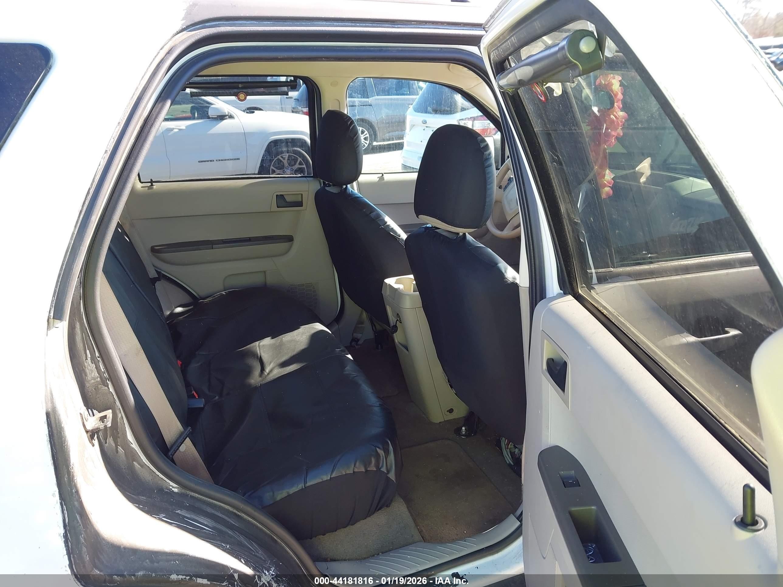 Ford Escape — photo 8
