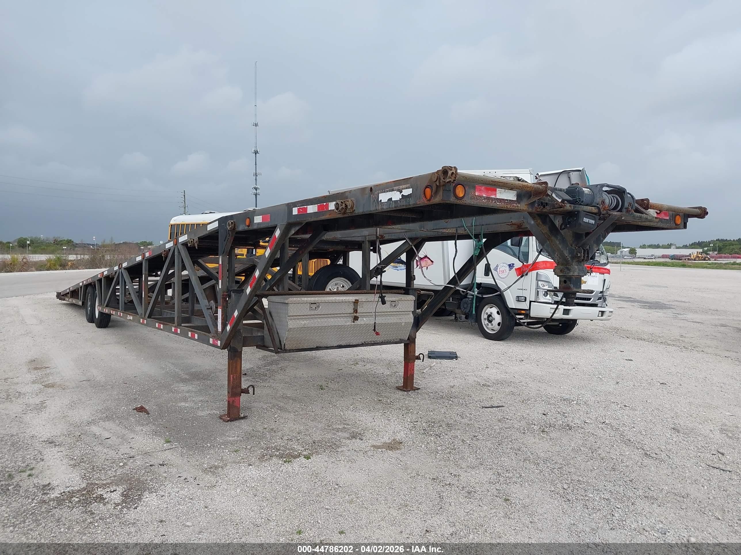 2004 Haul Vehicle Trailer