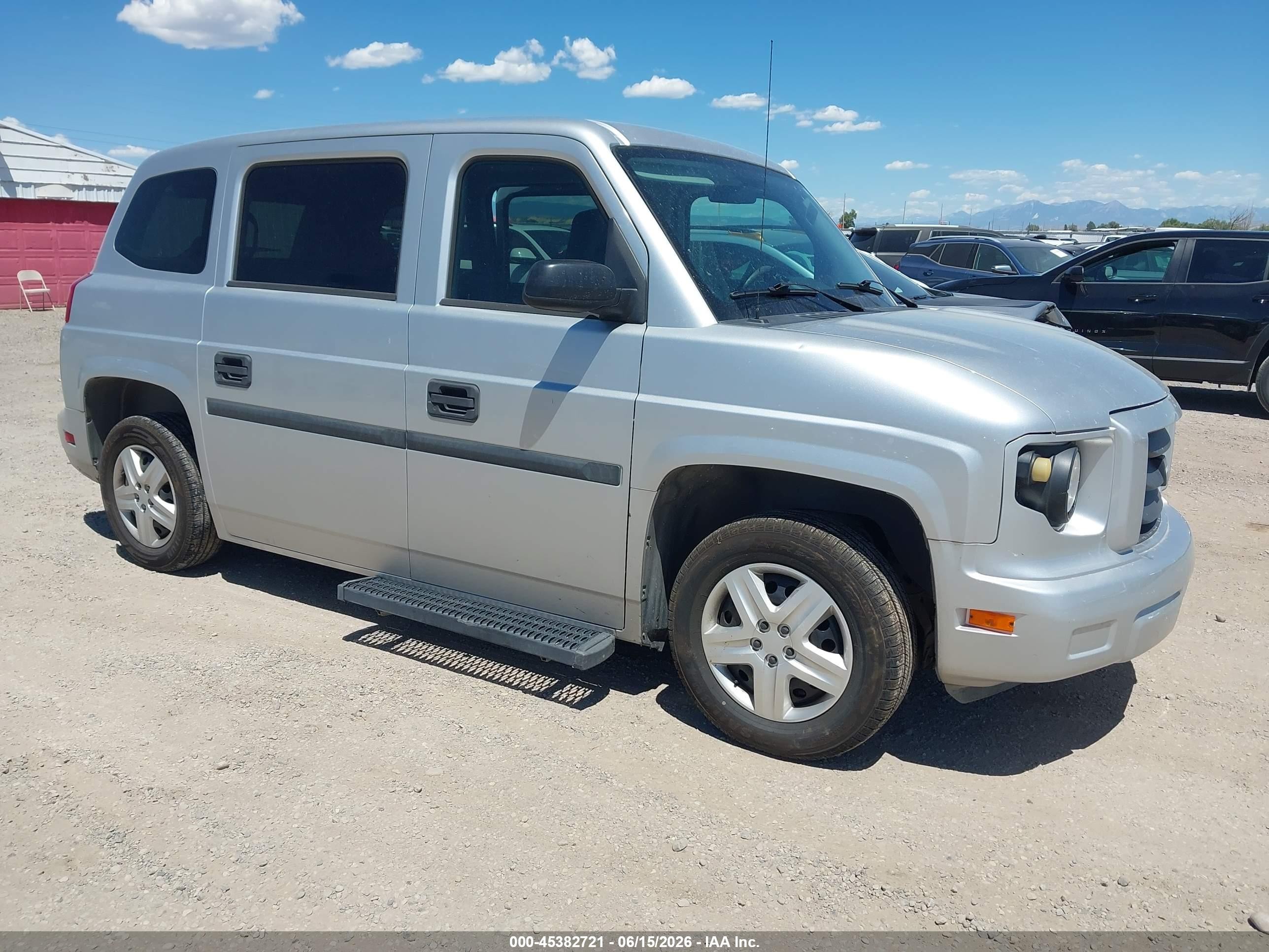 AM General MV-1 — photo 1